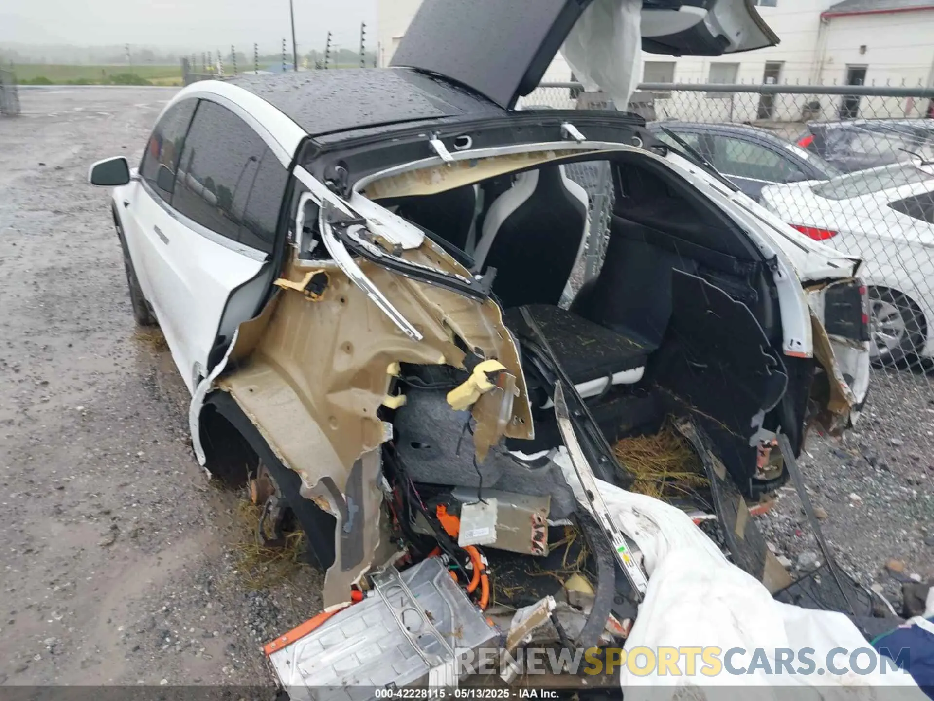 6 Photograph of a damaged car 5YJXCBE26LF301504 TESLA MODEL X 2020