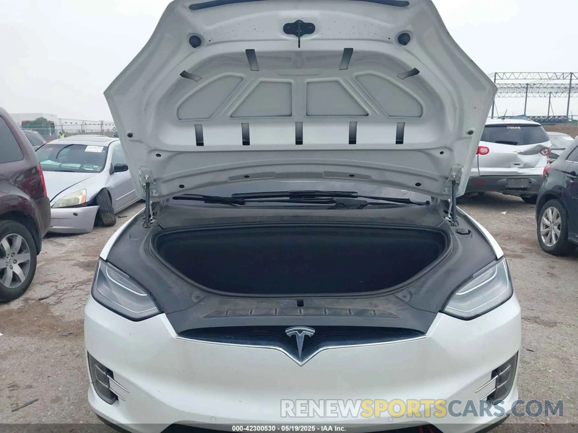 10 Photograph of a damaged car 5YJXCBE26LF304404 TESLA MODEL X 2020