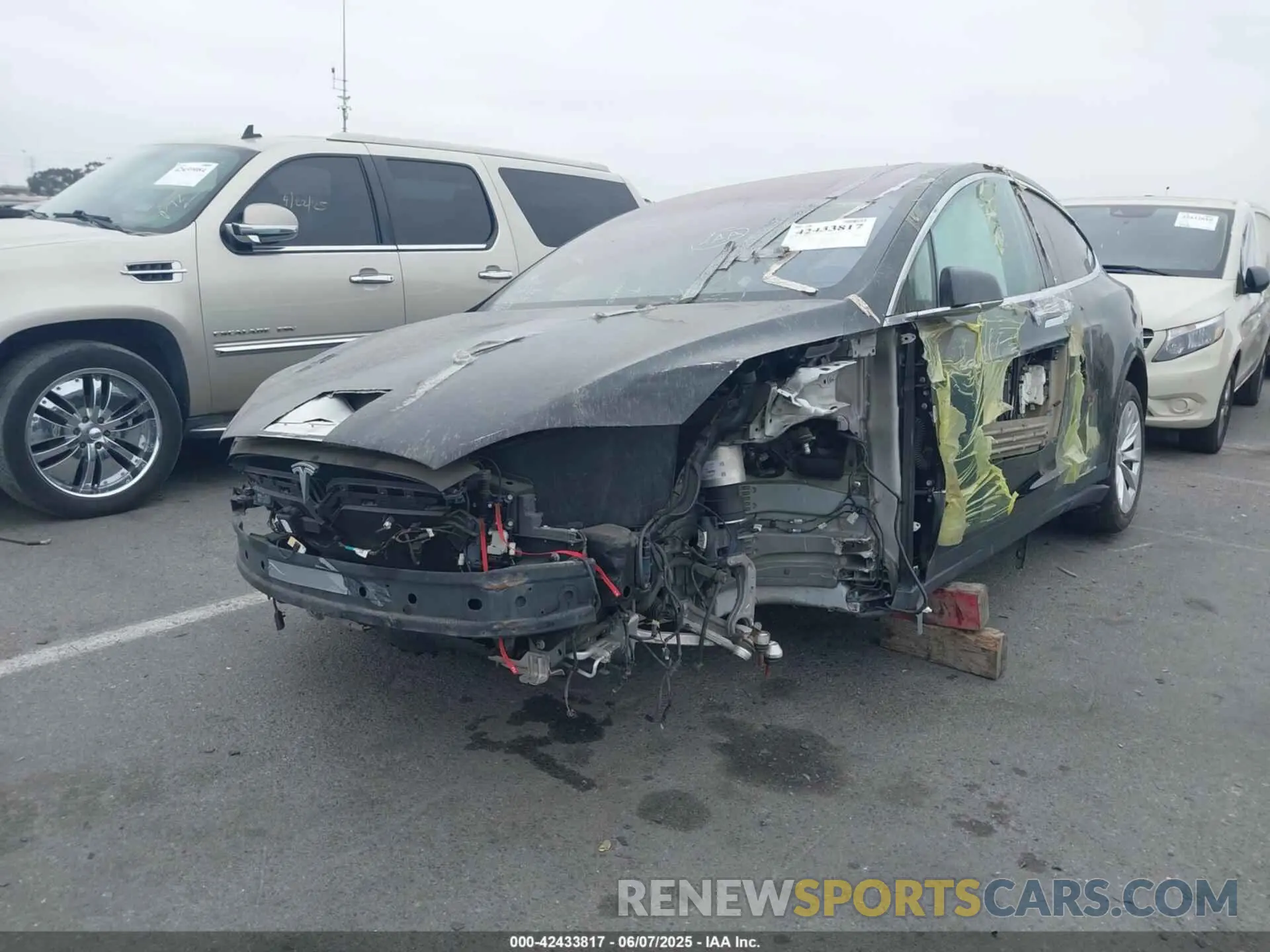 2 Photograph of a damaged car 5YJXCBE2XLF244787 TESLA MODEL X 2020