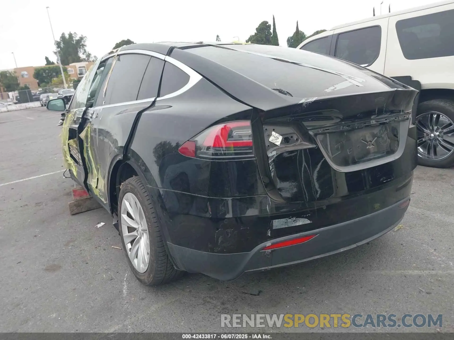 3 Photograph of a damaged car 5YJXCBE2XLF244787 TESLA MODEL X 2020