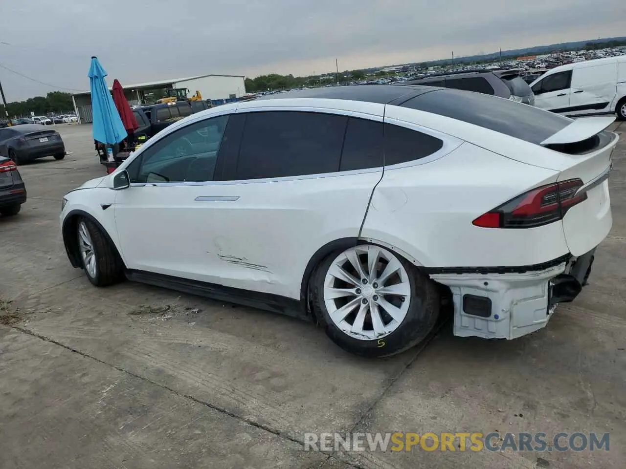 2 Photograph of a damaged car 5YJXCBE2XLF272105 TESLA MODEL X 2020