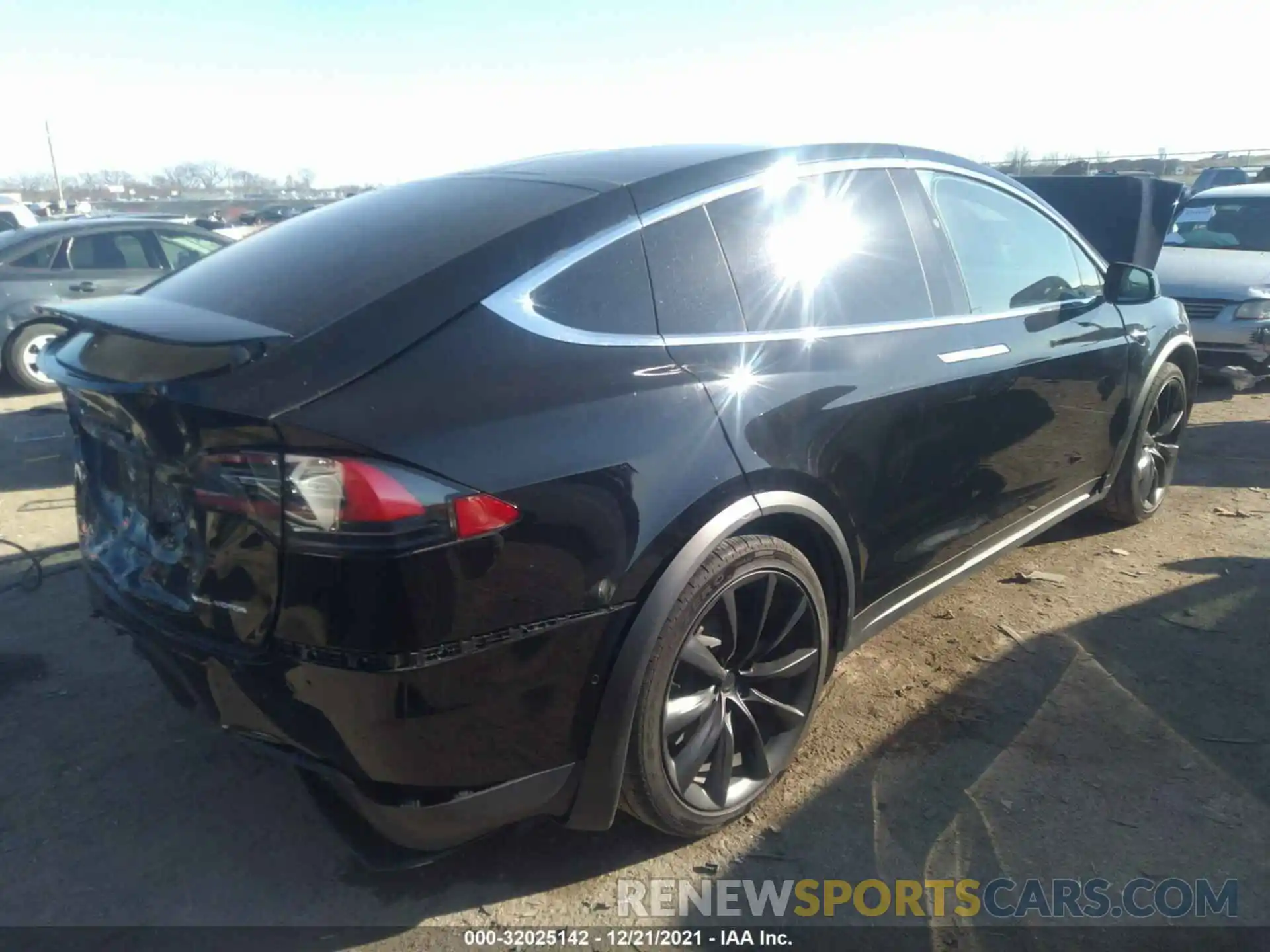 4 Photograph of a damaged car 5YJXCDE20LF283576 TESLA MODEL X 2020