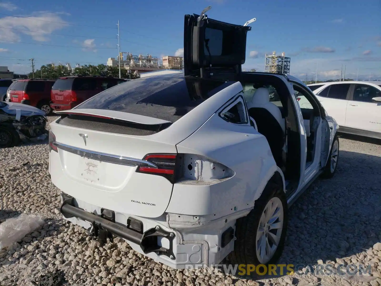 4 Photograph of a damaged car 5YJXCDE20LF300036 TESLA MODEL X 2020