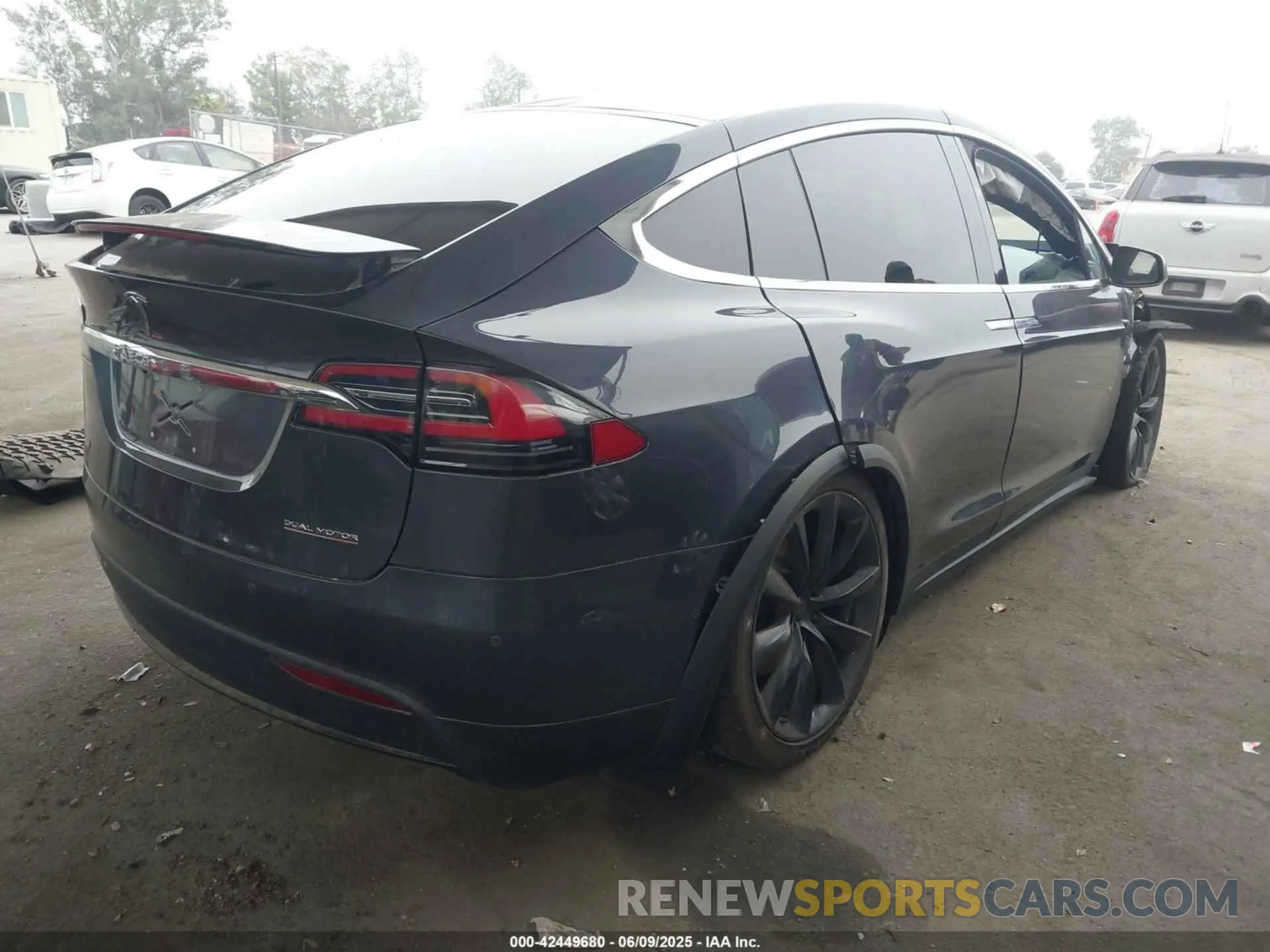 4 Photograph of a damaged car 5YJXCDE23LF270272 TESLA MODEL X 2020