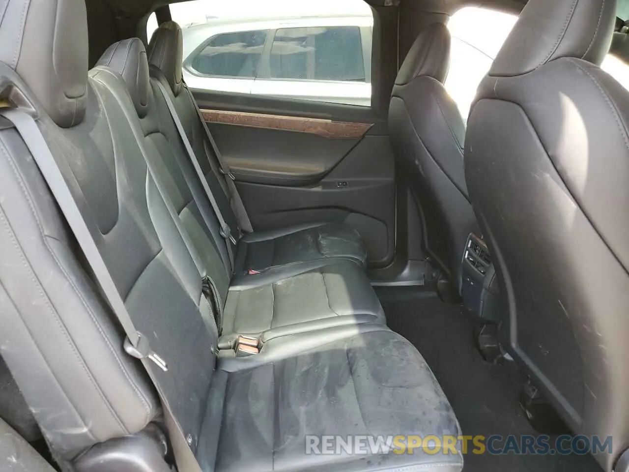 11 Photograph of a damaged car 5YJXCDE25LF284979 TESLA MODEL X 2020