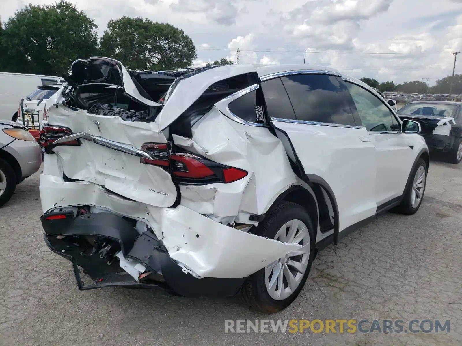 4 Photograph of a damaged car 5YJXCDE25LF301649 TESLA MODEL X 2020