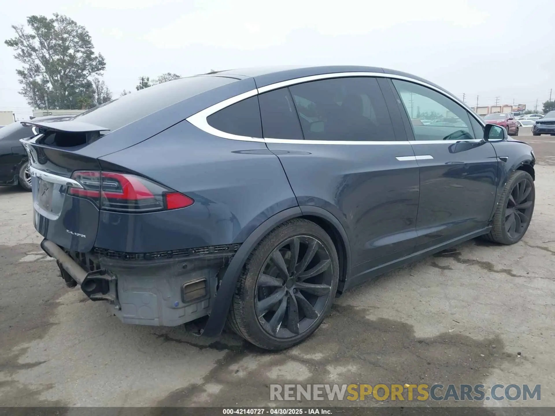 4 Photograph of a damaged car 5YJXCDE26LF233958 TESLA MODEL X 2020