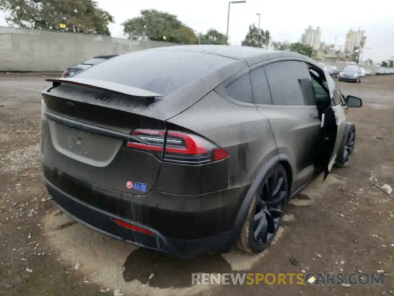 4 Photograph of a damaged car 5YJXCDE42LF286030 TESLA MODEL X 2020