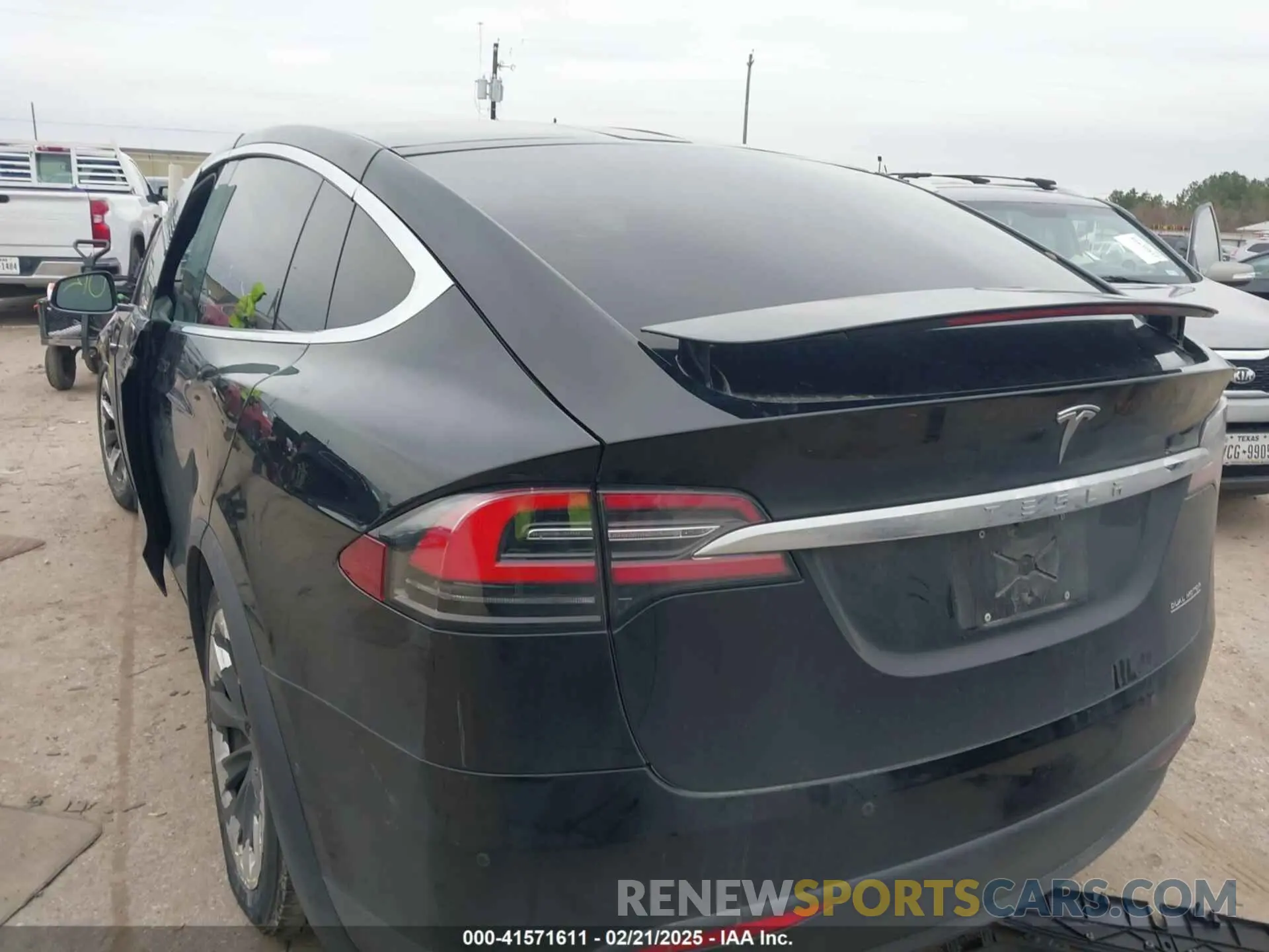 3 Photograph of a damaged car 5YJXCDE43LF301540 TESLA MODEL X 2020