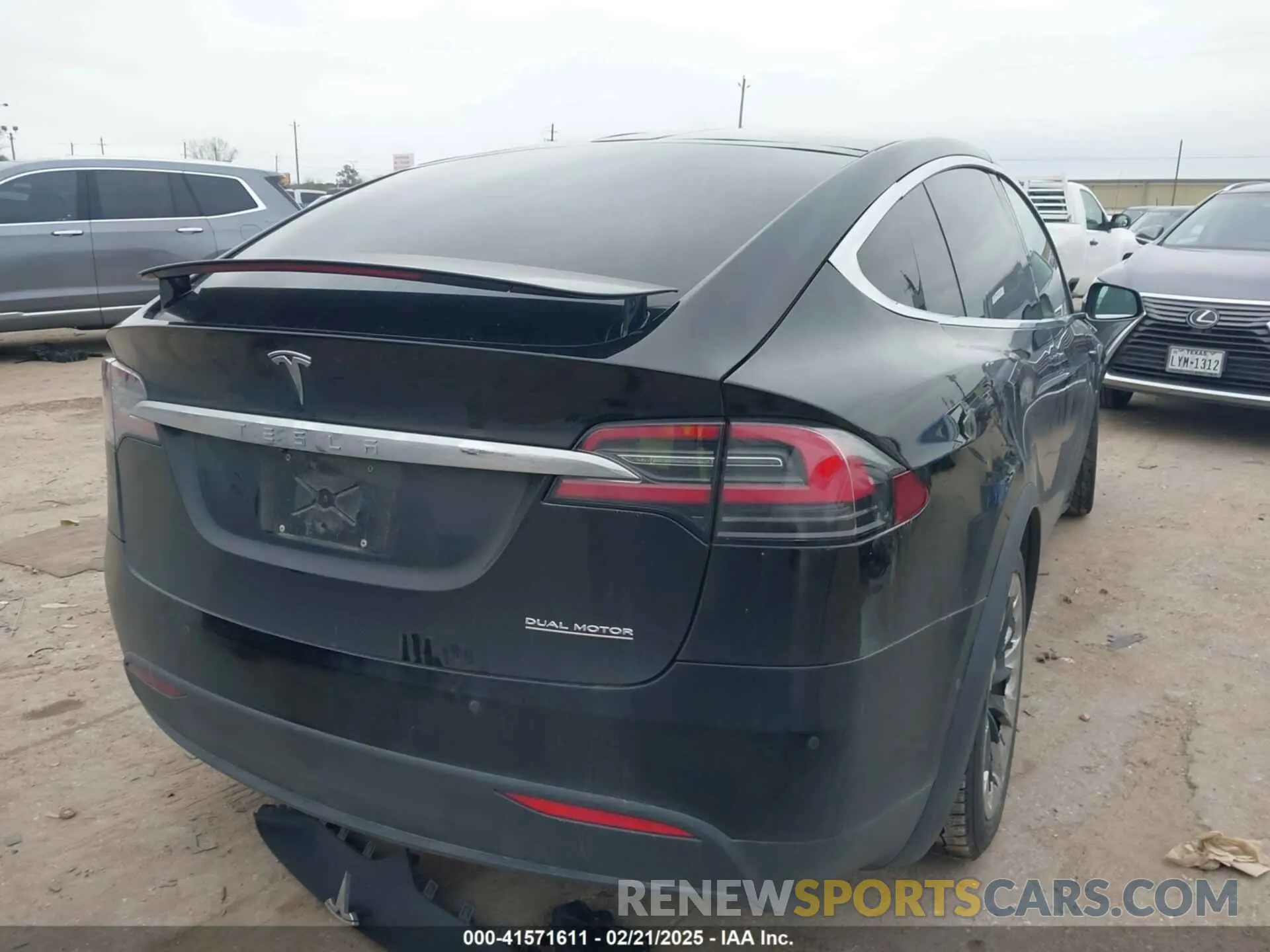 4 Photograph of a damaged car 5YJXCDE43LF301540 TESLA MODEL X 2020