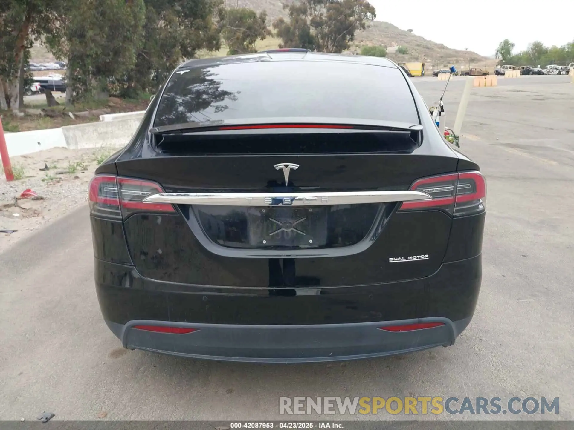 15 Photograph of a damaged car 5YJXCDE4XLF296255 TESLA MODEL X 2020