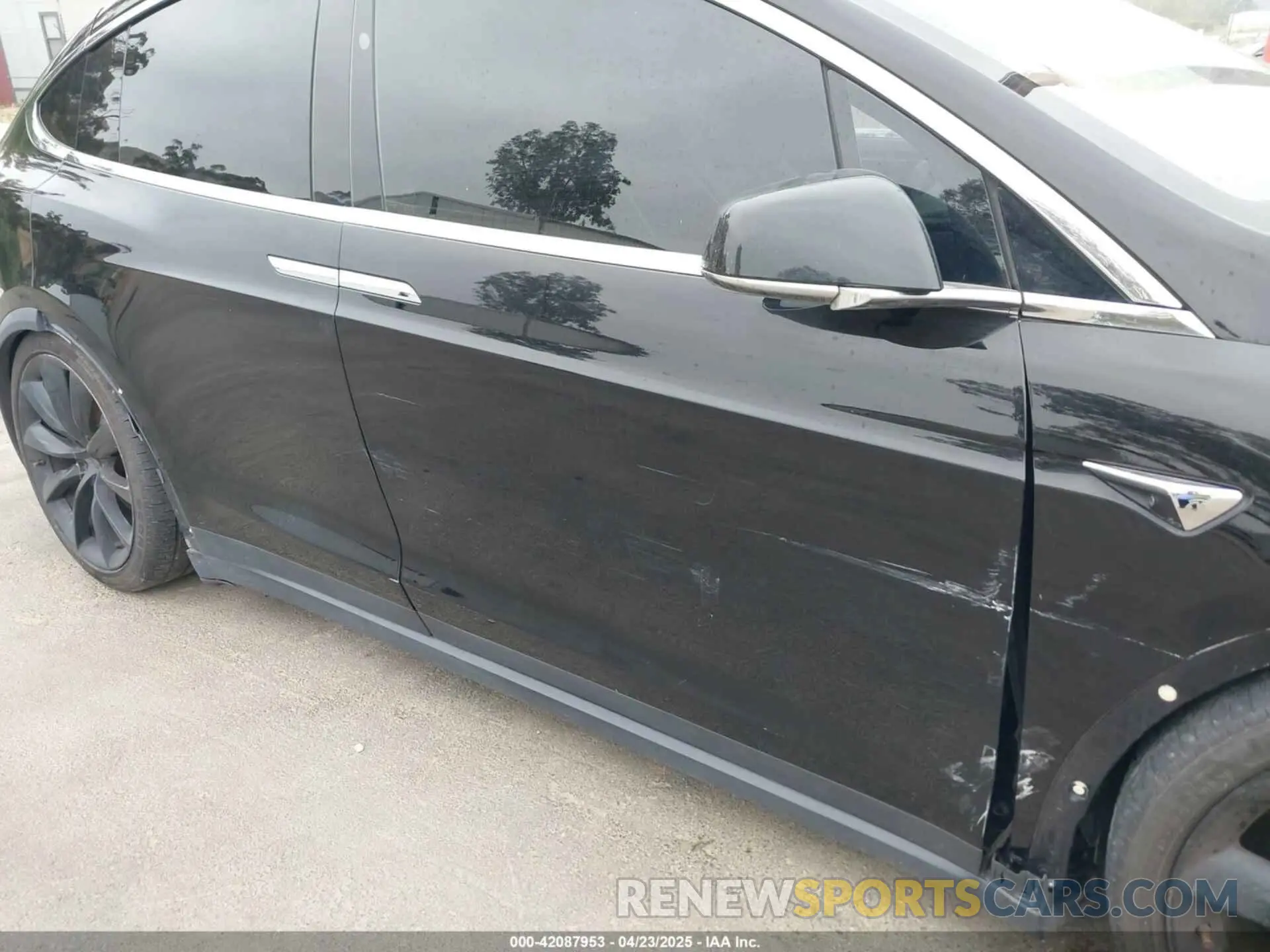 18 Photograph of a damaged car 5YJXCDE4XLF296255 TESLA MODEL X 2020