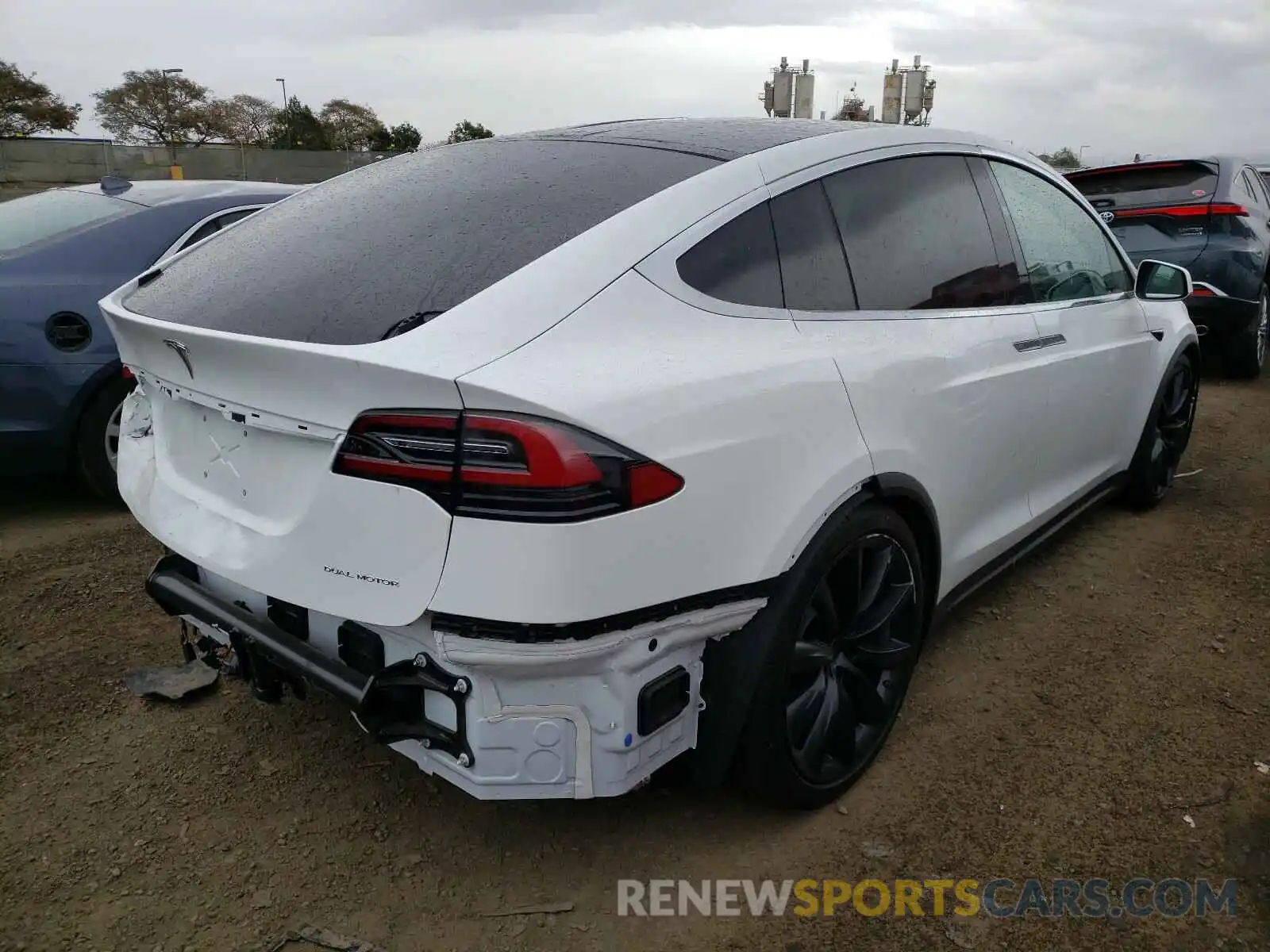 4 Photograph of a damaged car 5YJXCAE22MF324032 TESLA MODEL X 2021