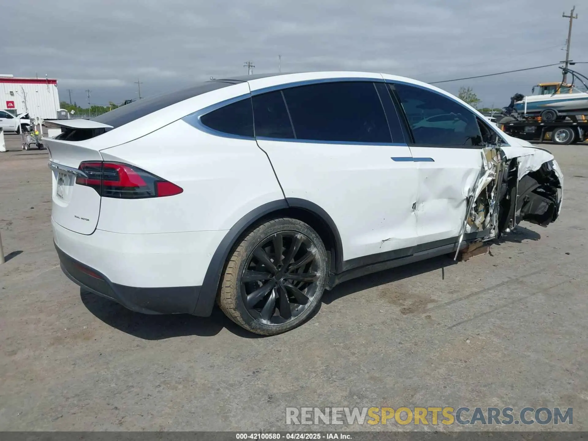 4 Photograph of a damaged car 5YJXCBE23MF321243 TESLA MODEL X 2021