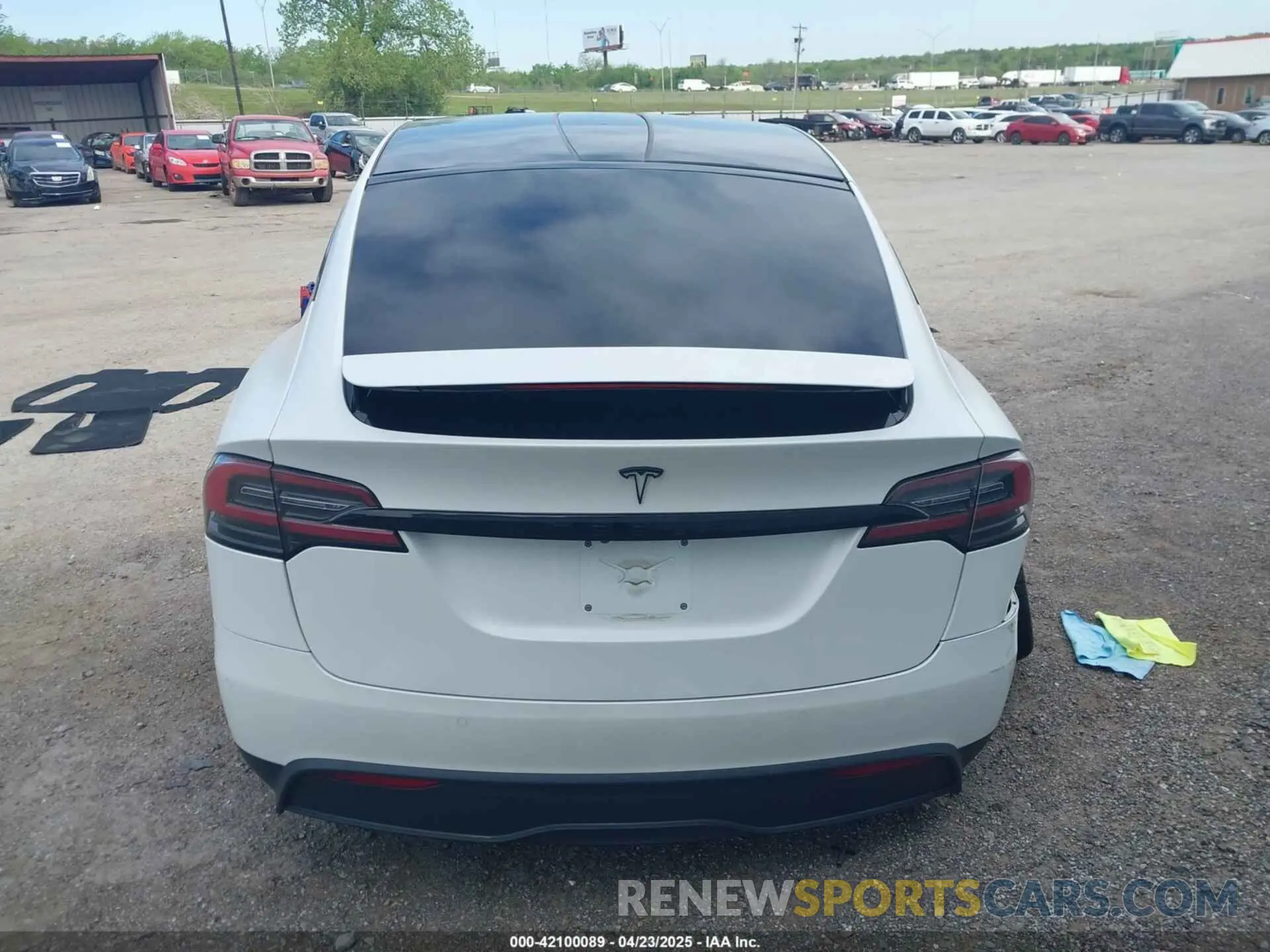 16 Photograph of a damaged car 5YJXCBE51MF326418 TESLA MODEL X 2021
