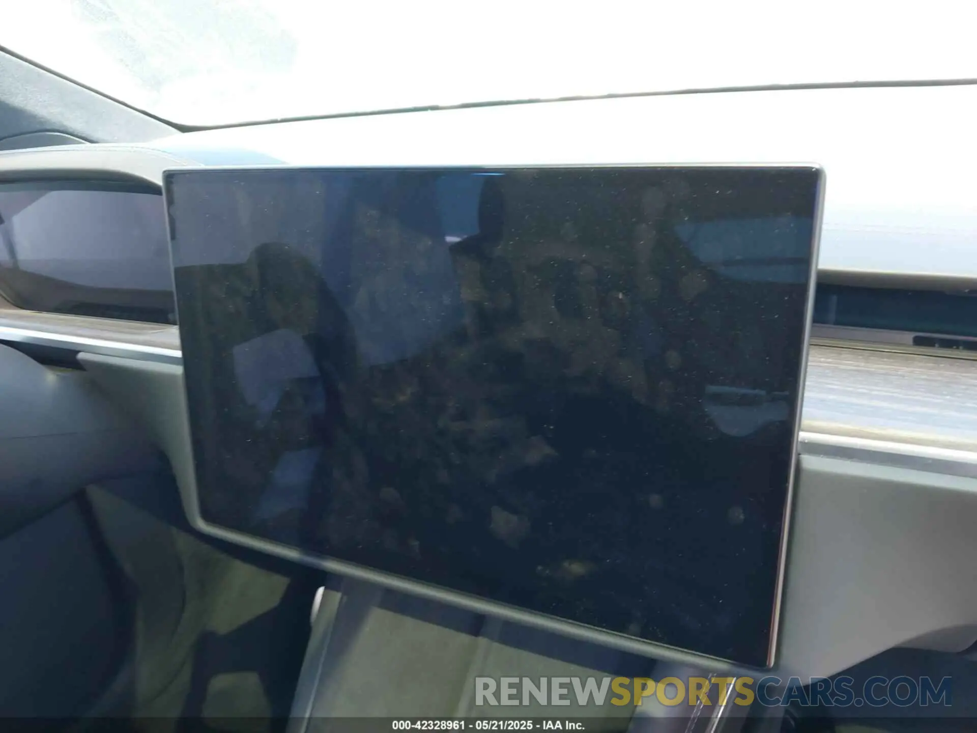 16 Photograph of a damaged car 5YJXCBE57MF327492 TESLA MODEL X 2021