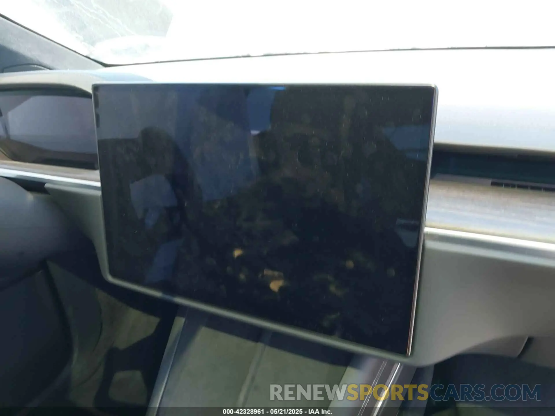 17 Photograph of a damaged car 5YJXCBE57MF327492 TESLA MODEL X 2021