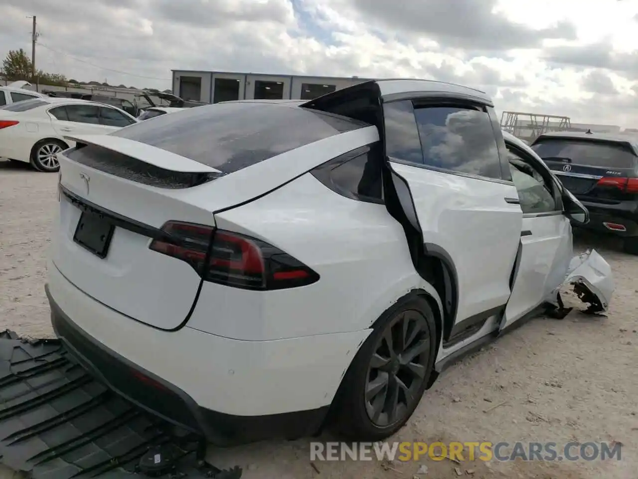 4 Photograph of a damaged car 7SAXCAE53NF358656 TESLA MODEL X 2022