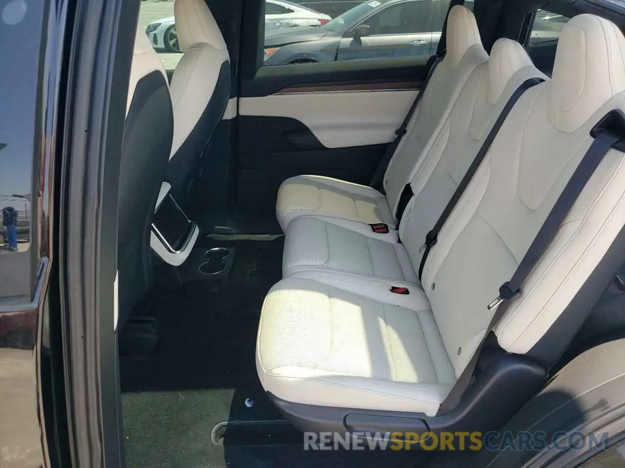 10 Photograph of a damaged car 7SAXCAE53NF359967 TESLA MODEL X 2022