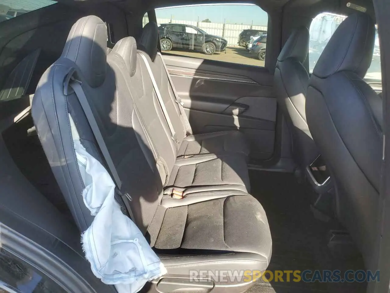 11 Photograph of a damaged car 7SAXCAE54NF359461 TESLA MODEL X 2022