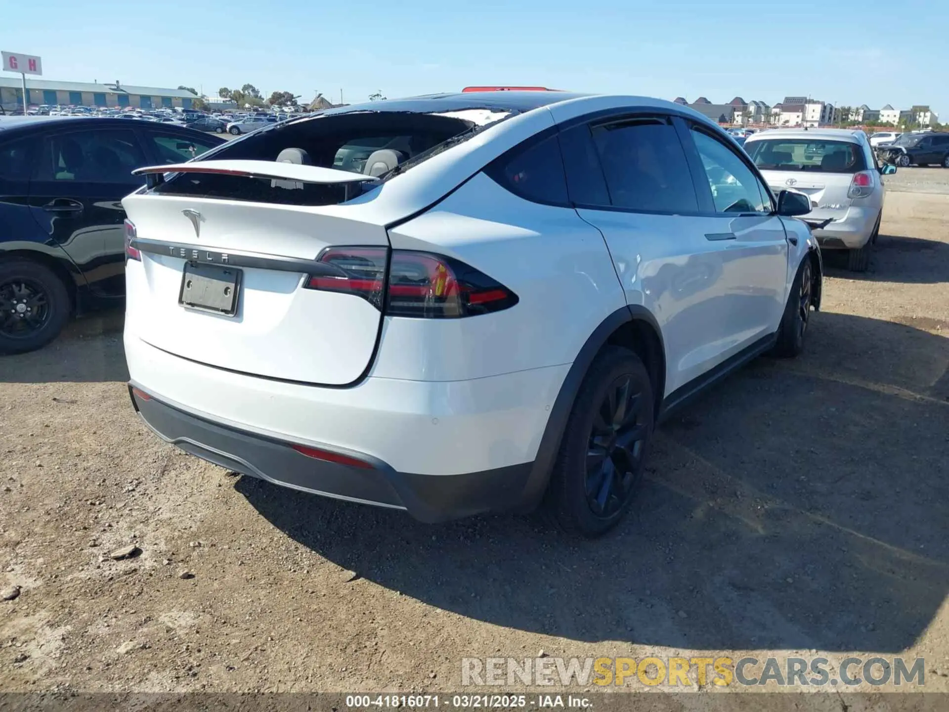 4 Photograph of a damaged car 7SAXCAE55NF349828 TESLA MODEL X 2022
