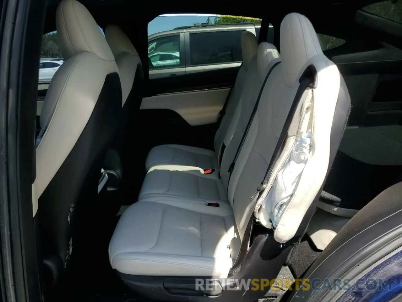 11 Photograph of a damaged car 7SAXCAE55NF353958 TESLA MODEL X 2022