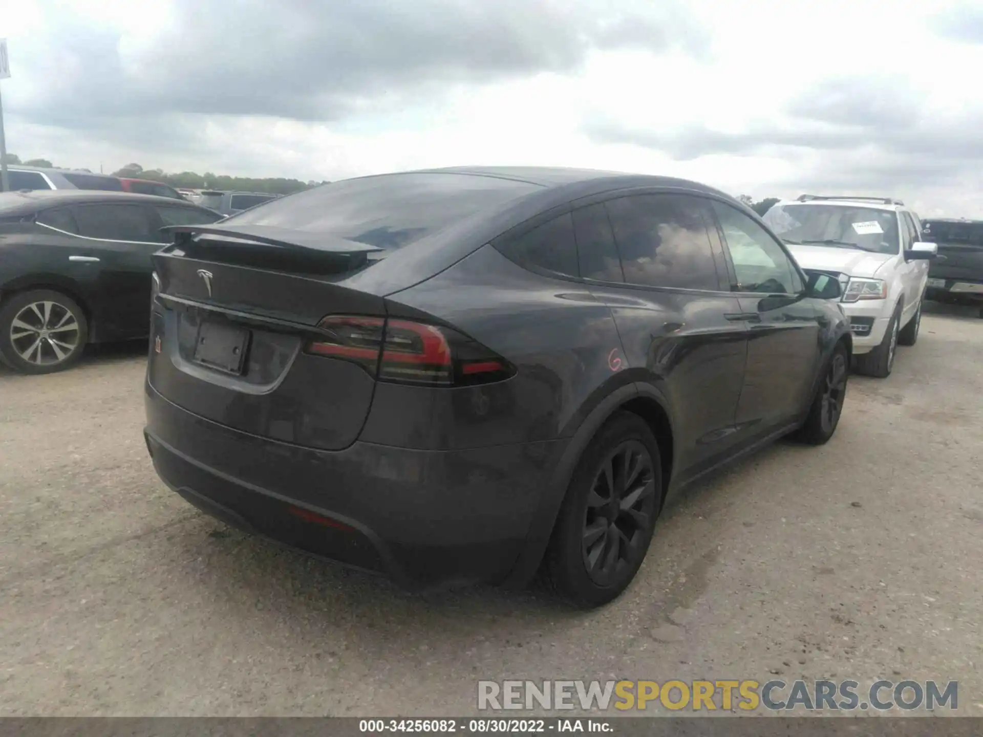 4 Photograph of a damaged car 7SAXCAE56NF346341 TESLA MODEL X 2022