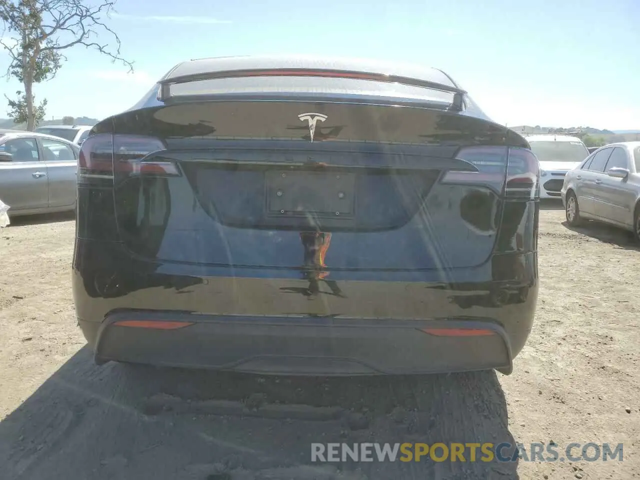 6 Photograph of a damaged car 7SAXCAE56NF350700 TESLA MODEL X 2022