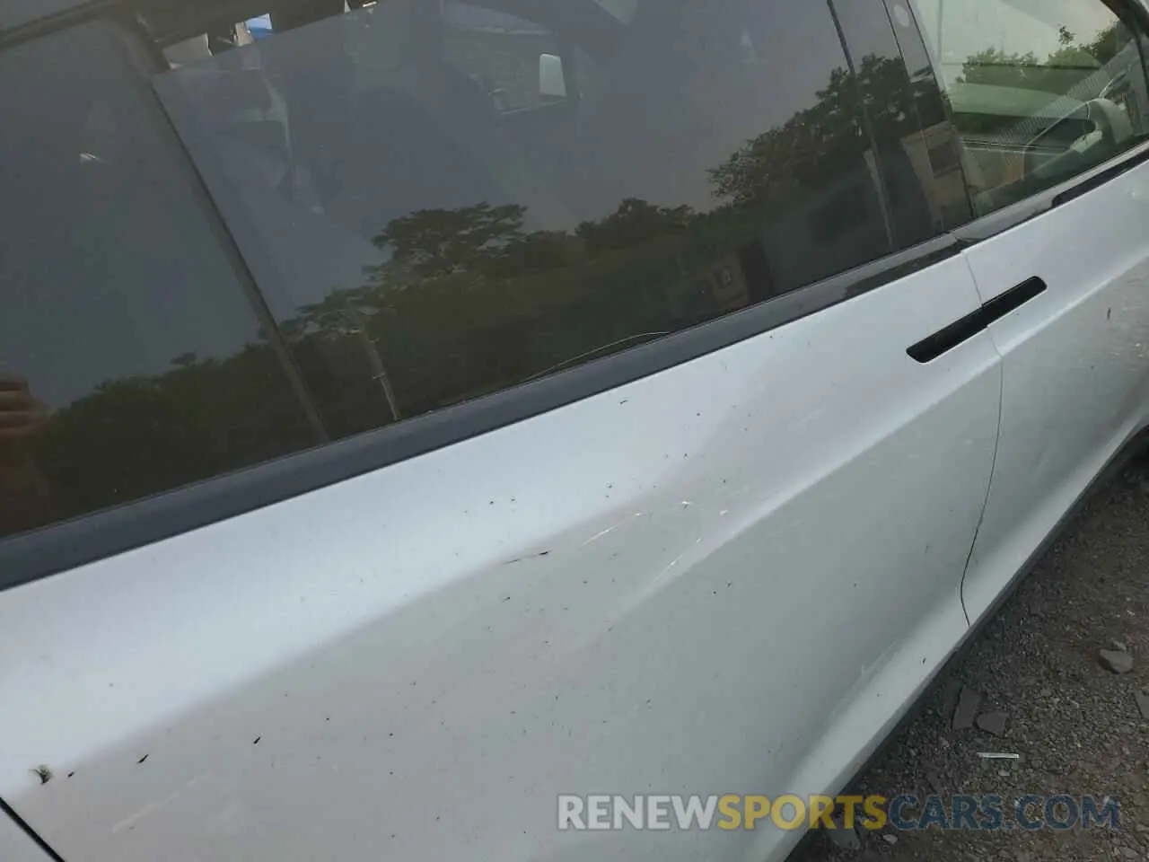 11 Photograph of a damaged car 7SAXCAE58NF355283 TESLA MODEL X 2022