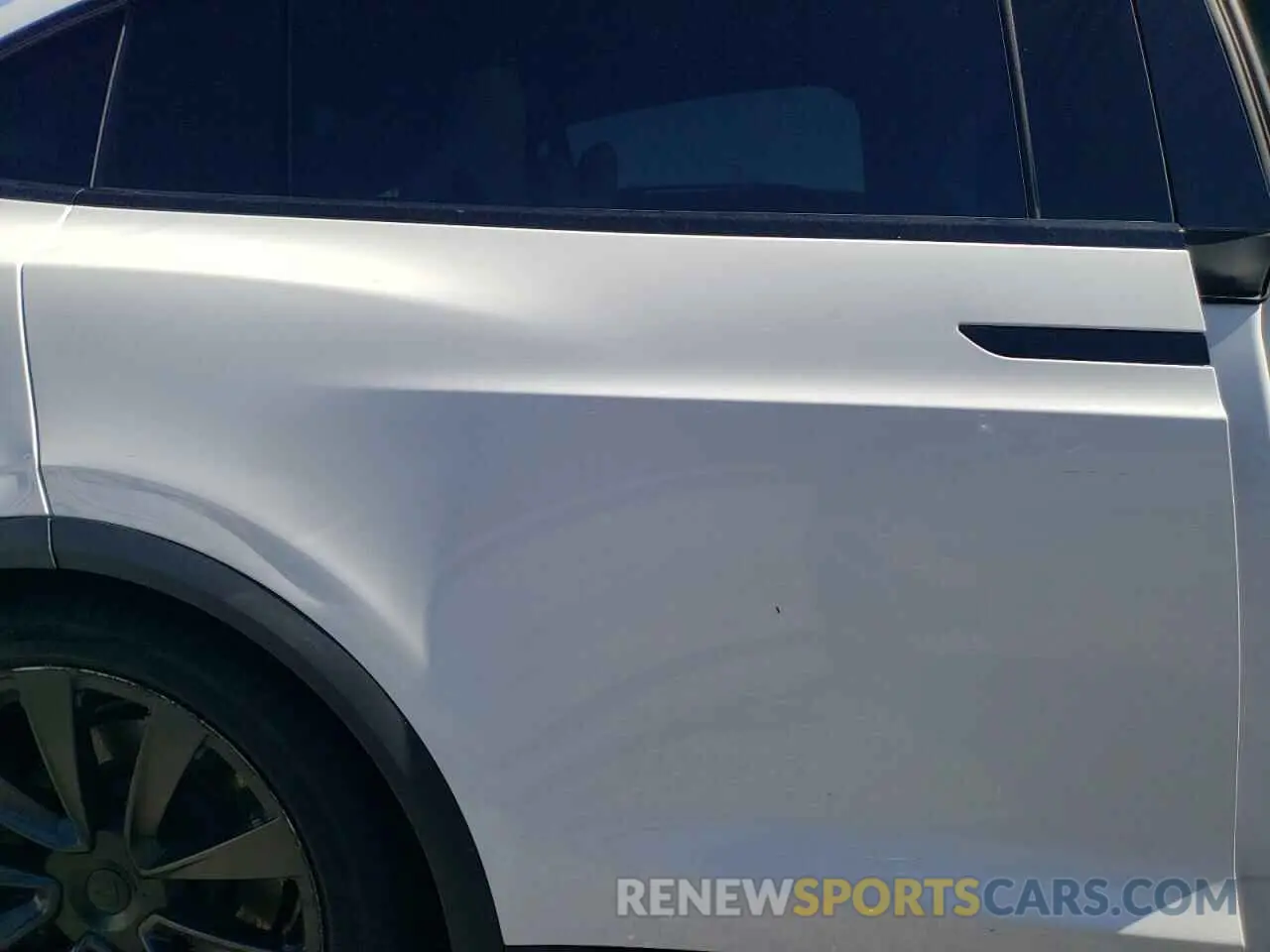 10 Photograph of a damaged car 7SAXCAE59NF357253 TESLA MODEL X 2022