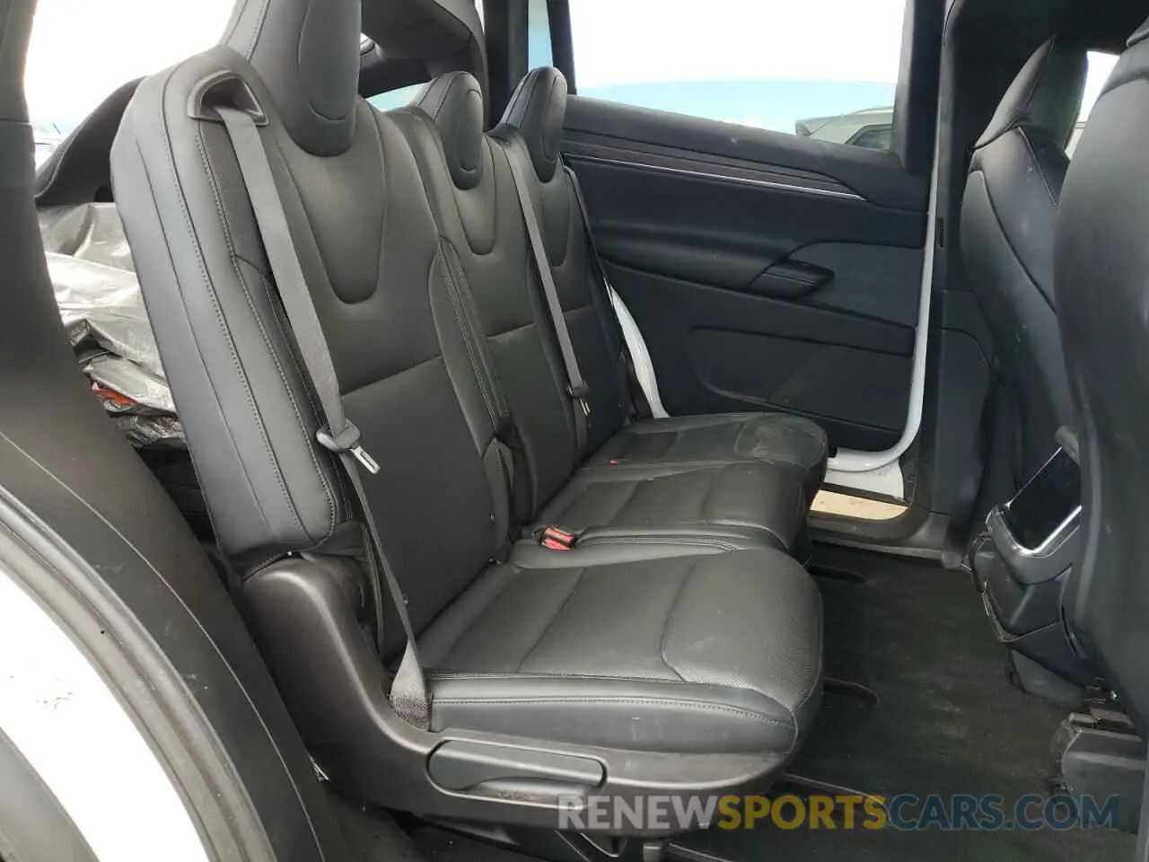 11 Photograph of a damaged car 7SAXCAE59NF358337 TESLA MODEL X 2022