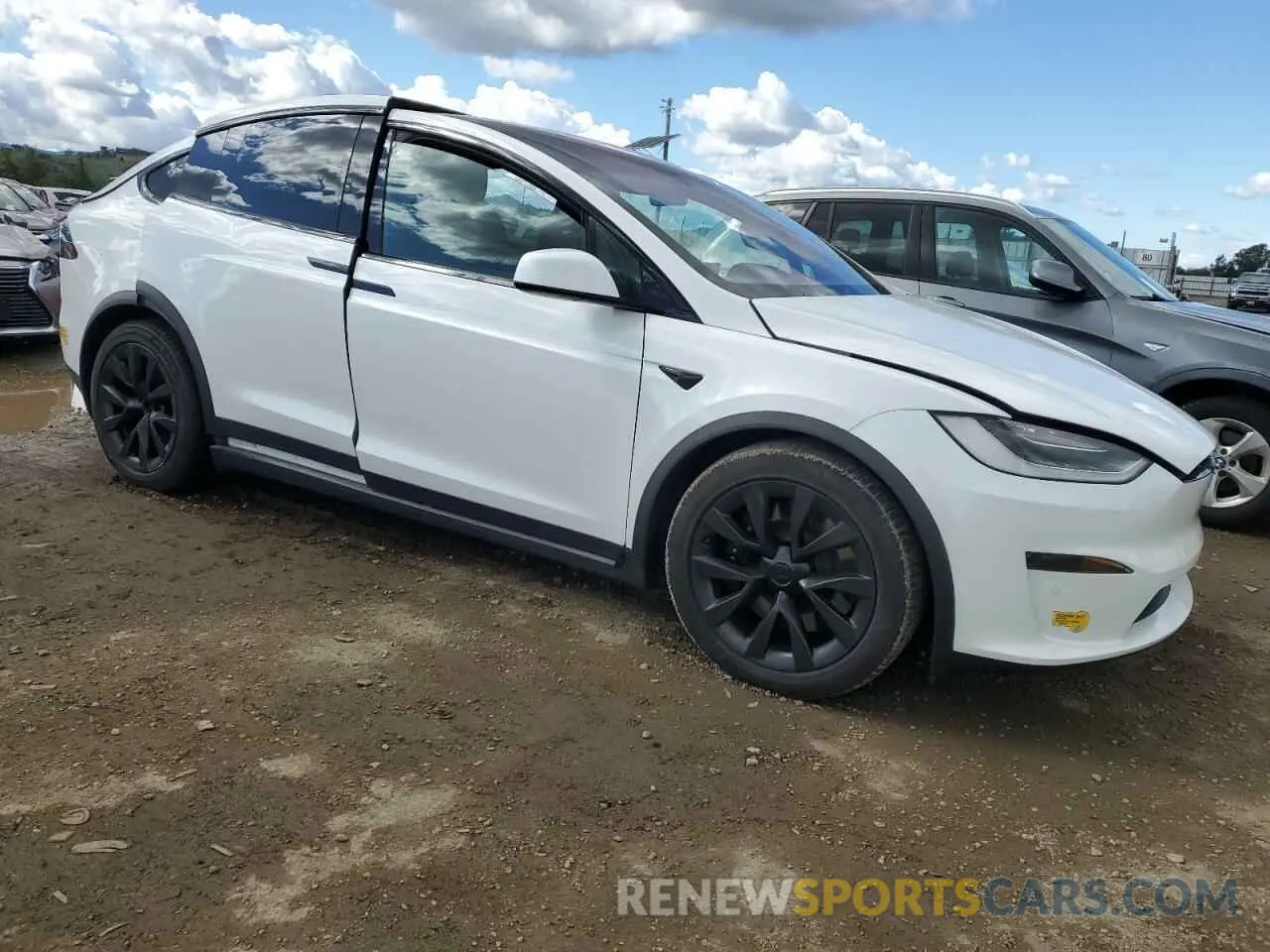 4 Photograph of a damaged car 7SAXCAE59NF358337 TESLA MODEL X 2022
