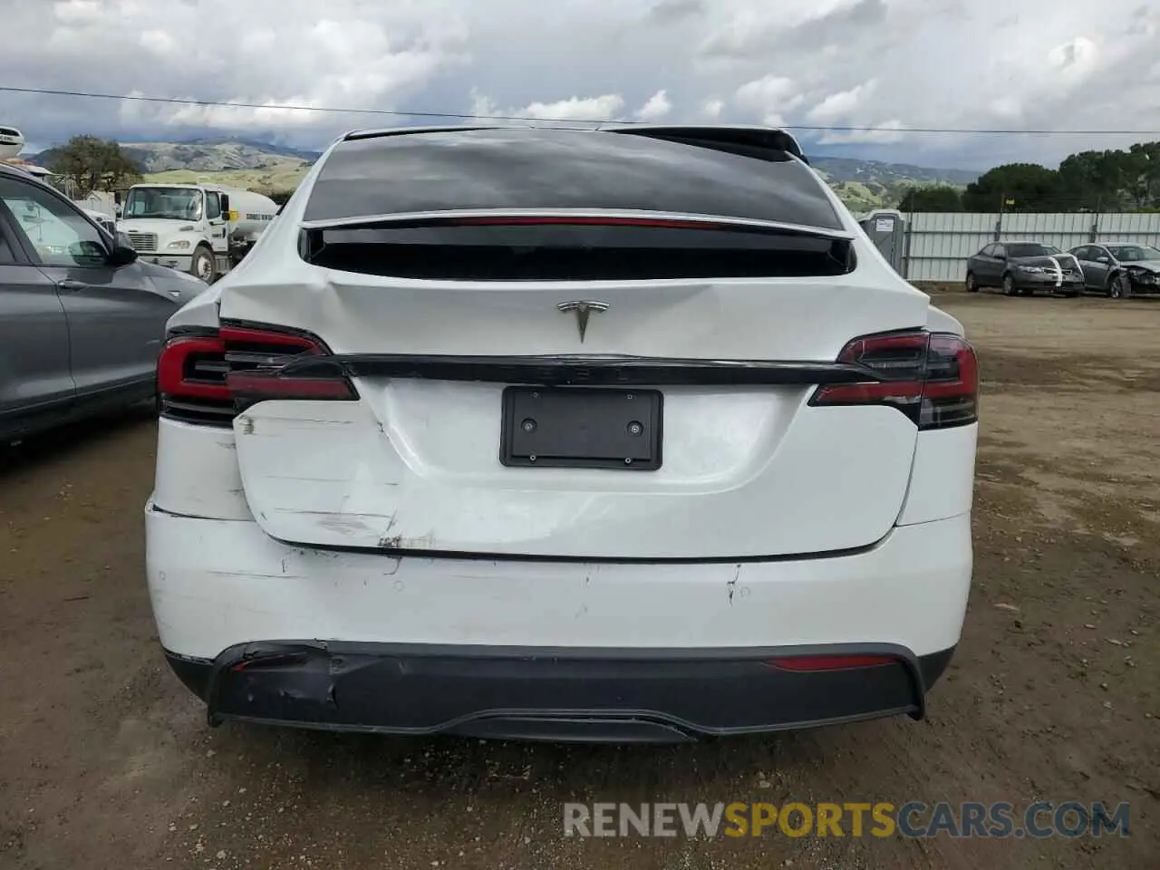 6 Photograph of a damaged car 7SAXCAE59NF358337 TESLA MODEL X 2022