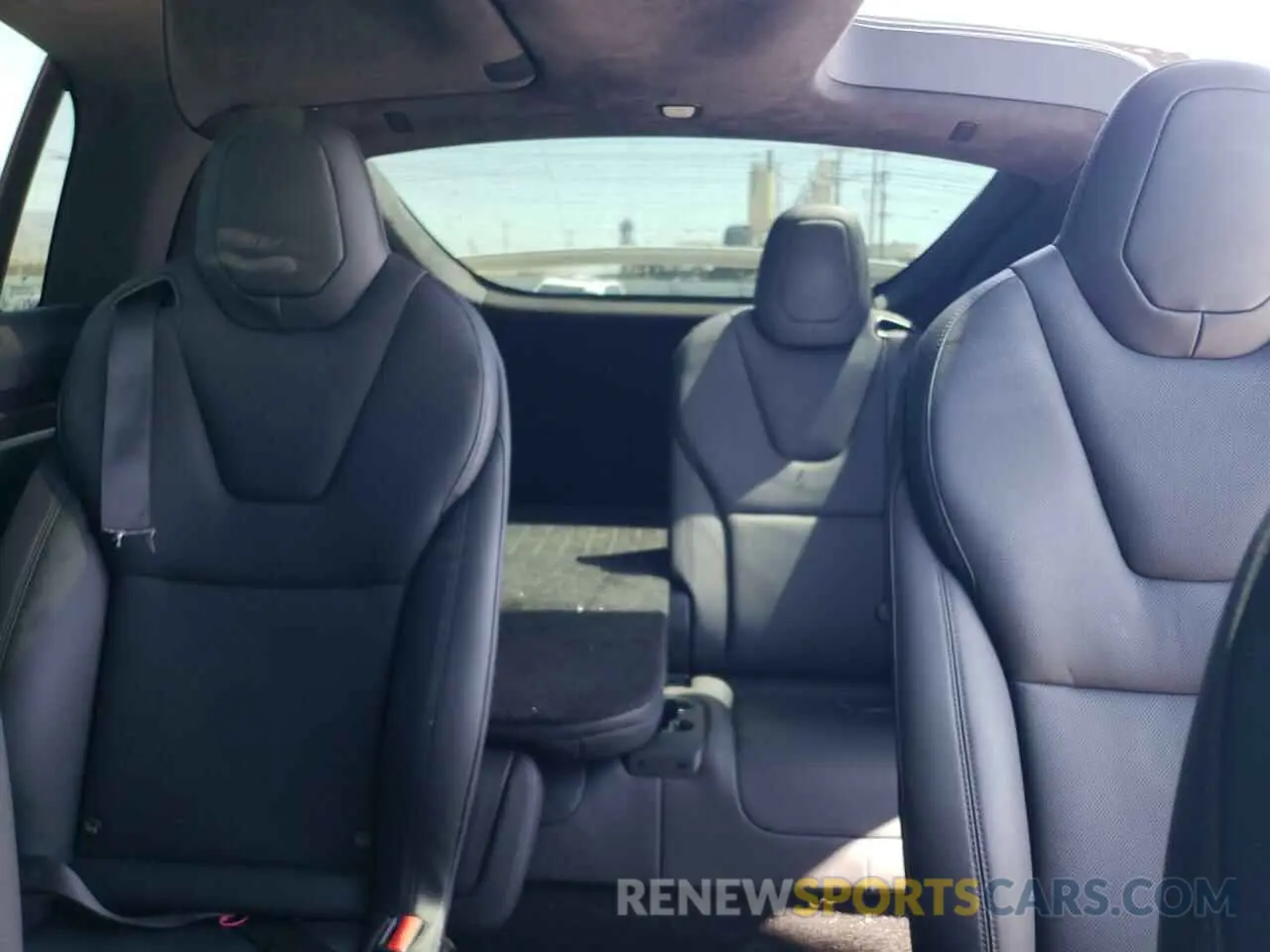 10 Photograph of a damaged car 7SAXCBE52NF349503 TESLA MODEL X 2022