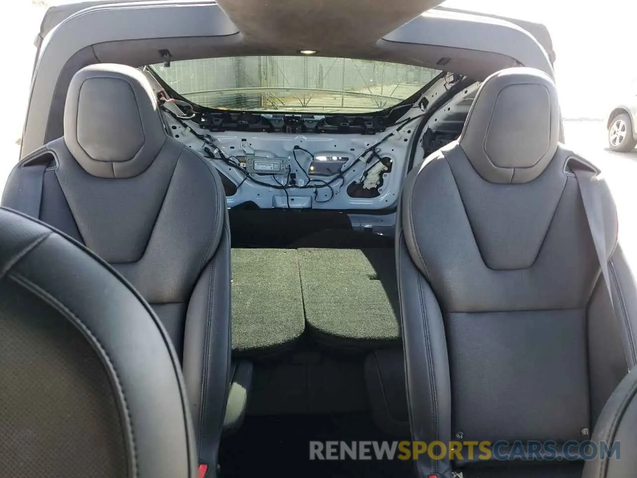10 Photograph of a damaged car 7SAXCBE53NF329874 TESLA MODEL X 2022