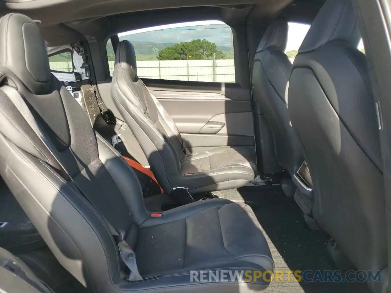 10 Photograph of a damaged car 7SAXCBE53NF359067 TESLA MODEL X 2022