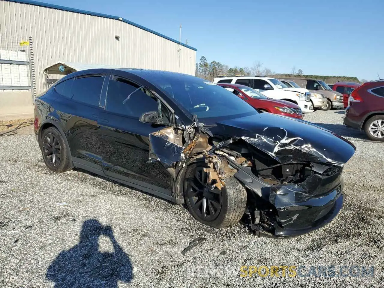 4 Photograph of a damaged car 7SAXCBE54NF327096 TESLA MODEL X 2022