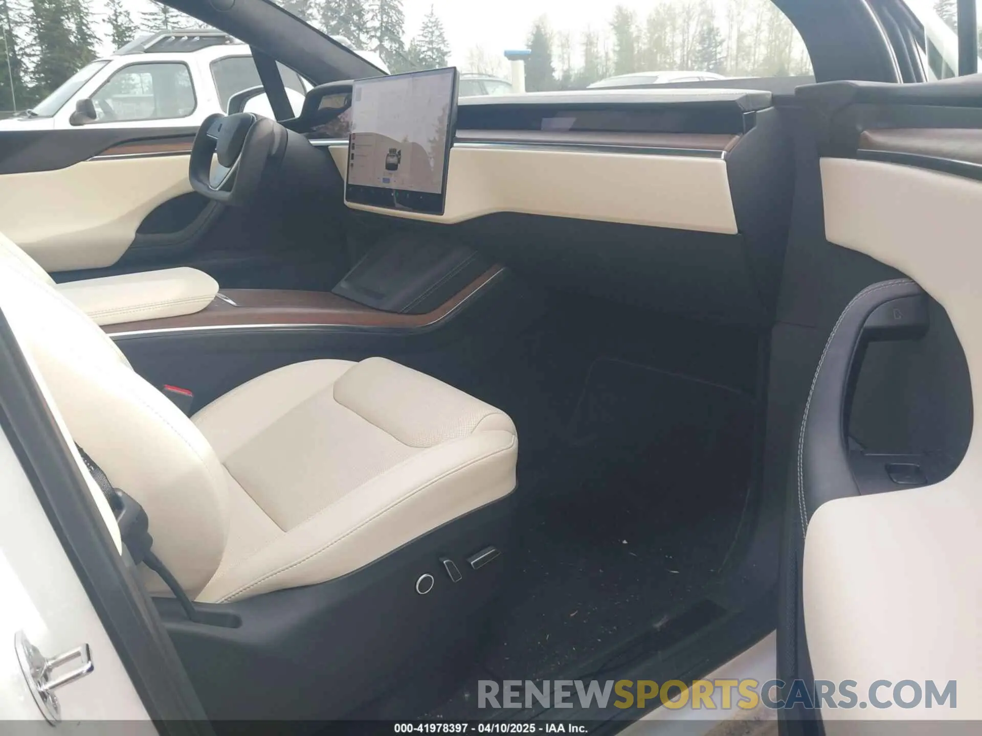 5 Photograph of a damaged car 7SAXCBE54NF363113 TESLA MODEL X 2022
