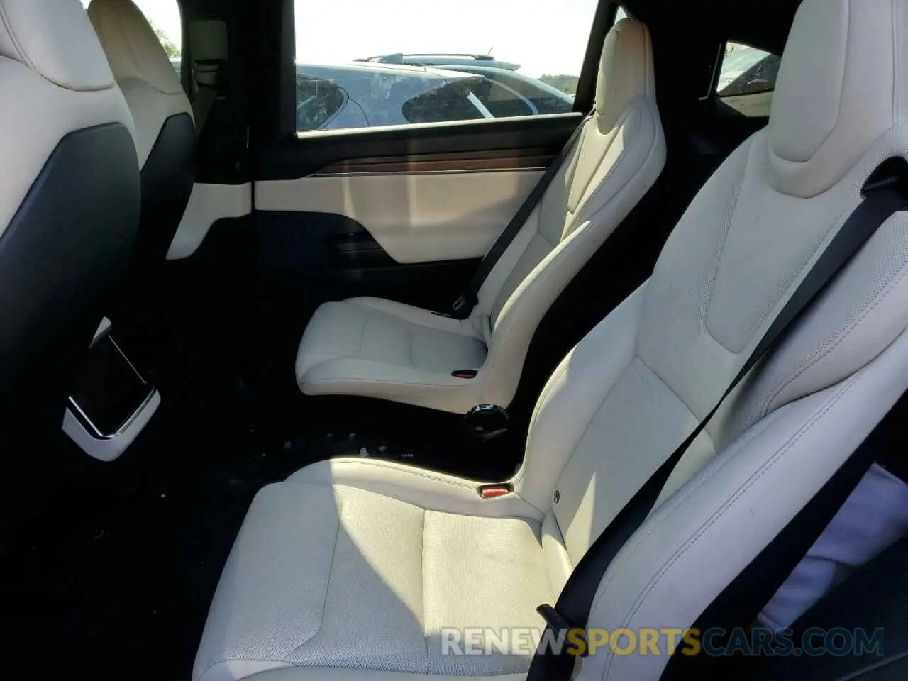 11 Photograph of a damaged car 7SAXCBE55NF328970 TESLA MODEL X 2022