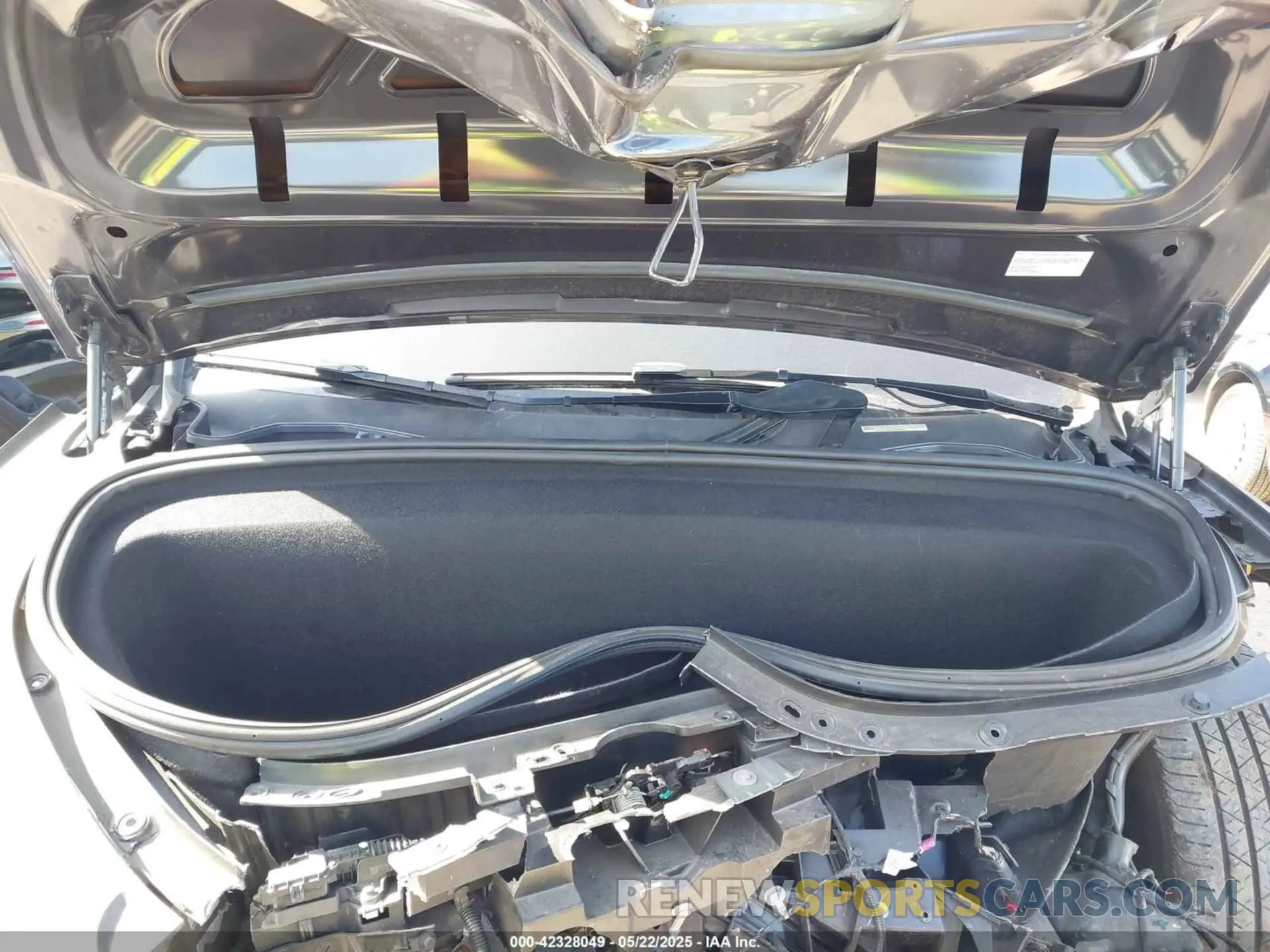 10 Photograph of a damaged car 7SAXCBE55NF331674 TESLA MODEL X 2022