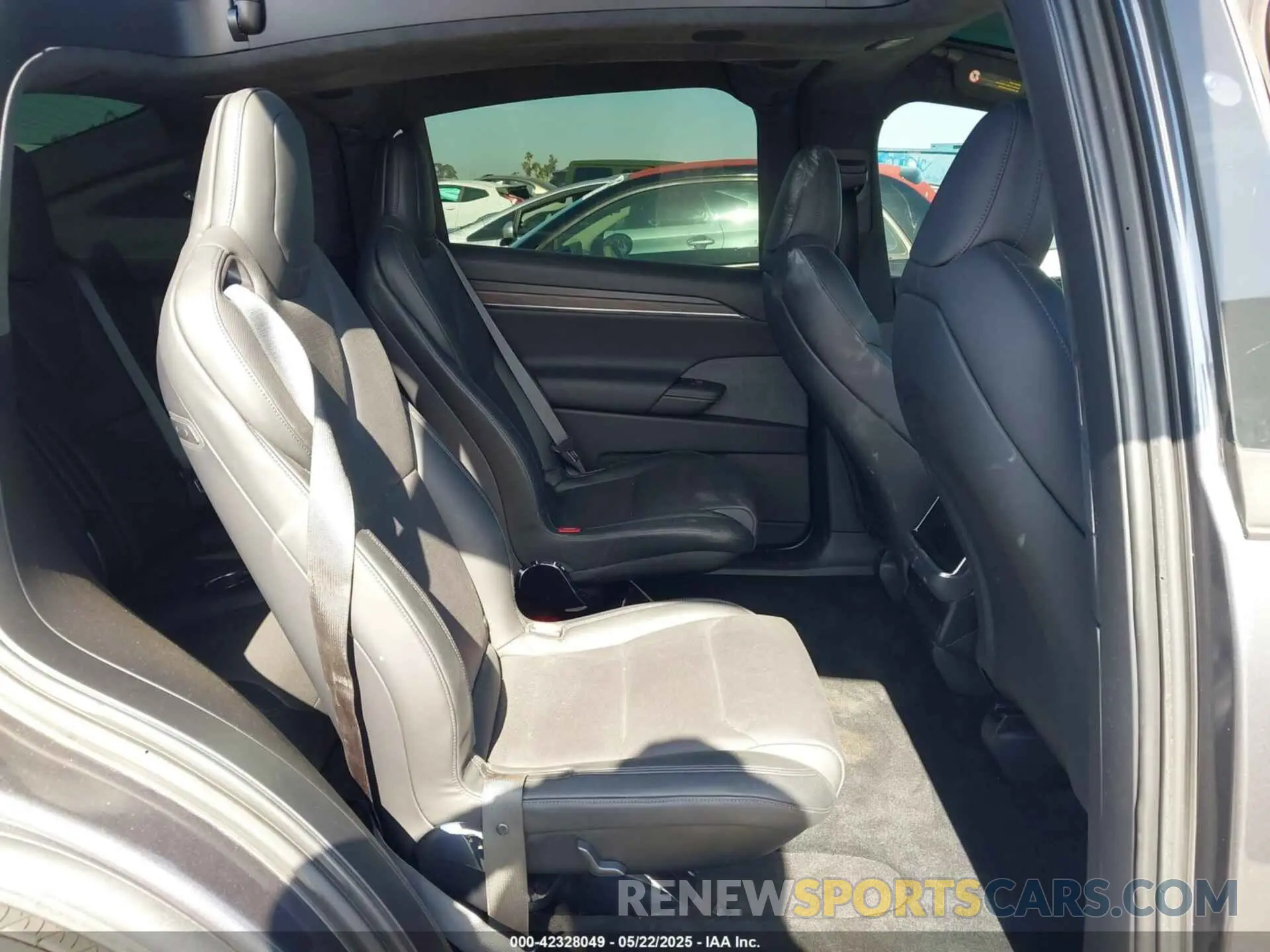 8 Photograph of a damaged car 7SAXCBE55NF331674 TESLA MODEL X 2022