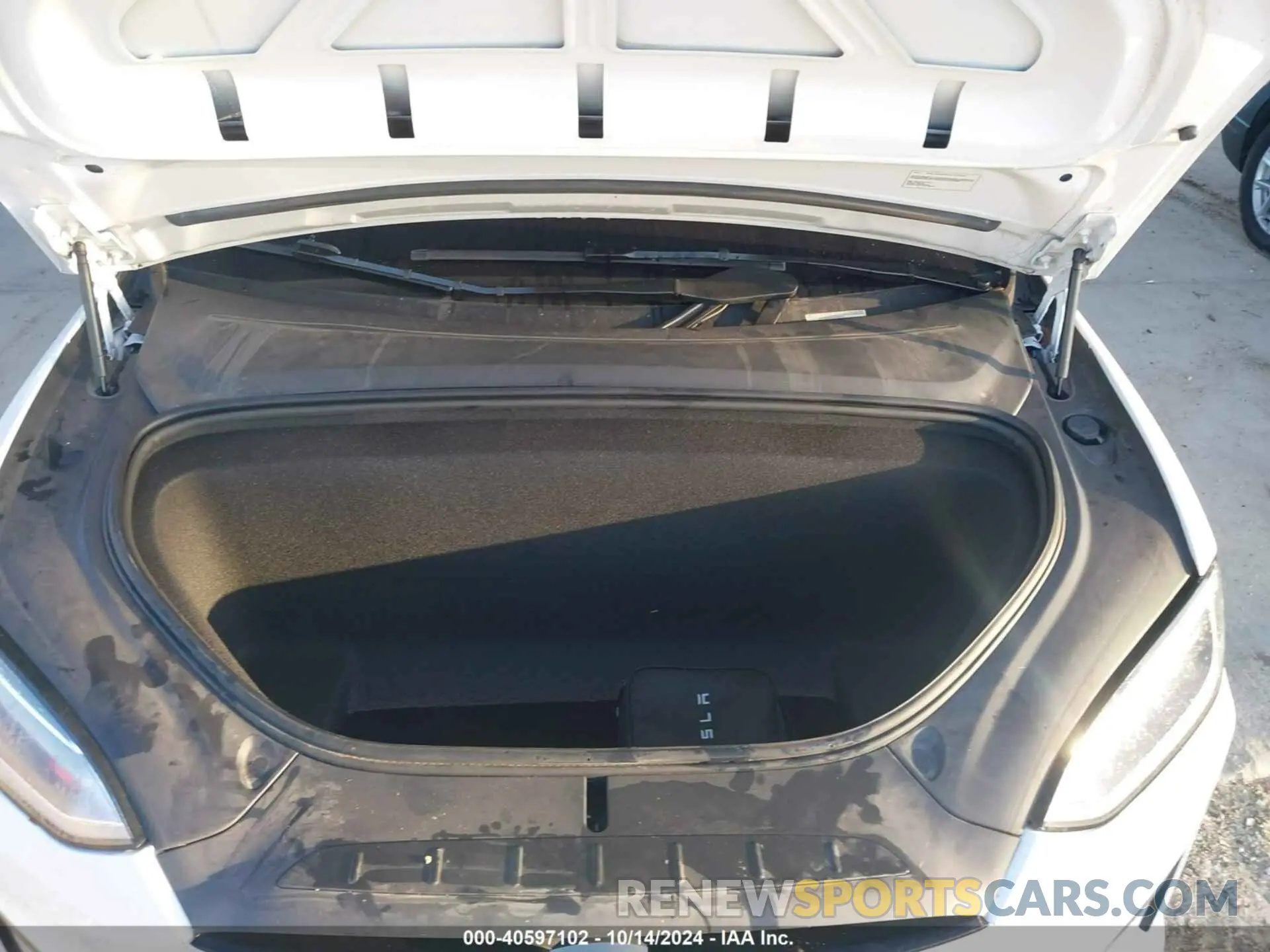 10 Photograph of a damaged car 7SAXCBE55NF360768 TESLA MODEL X 2022