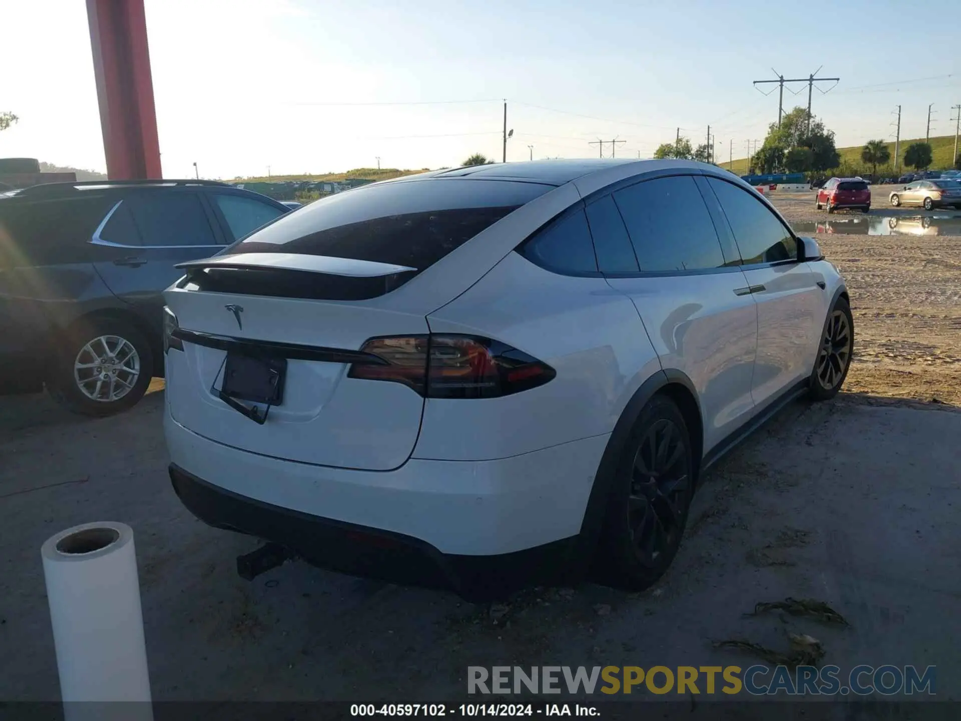 4 Photograph of a damaged car 7SAXCBE55NF360768 TESLA MODEL X 2022