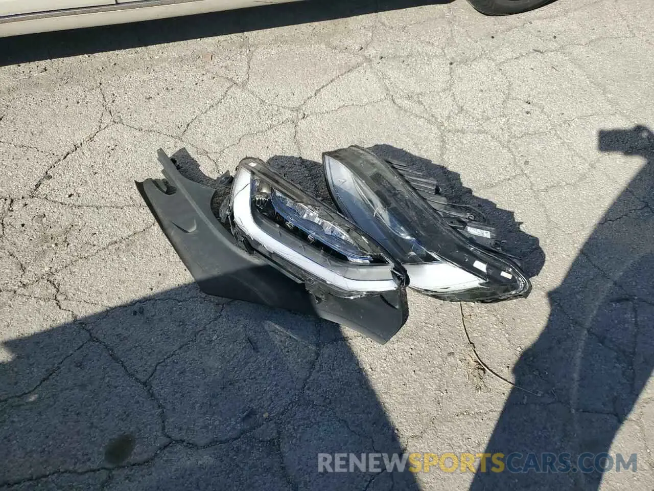 12 Photograph of a damaged car 7SAXCBE55NF361421 TESLA MODEL X 2022