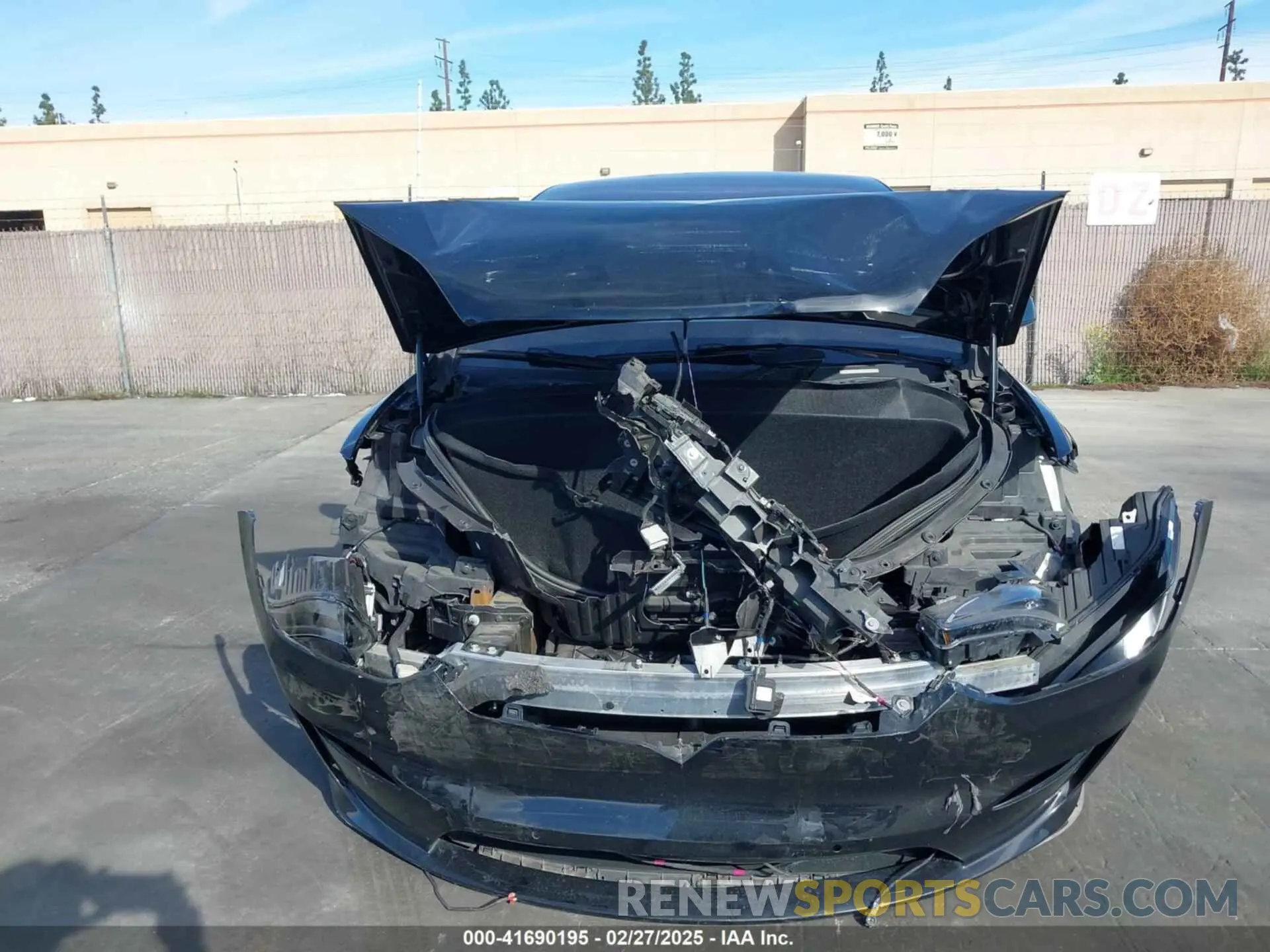 10 Photograph of a damaged car 7SAXCBE56NF330162 TESLA MODEL X 2022