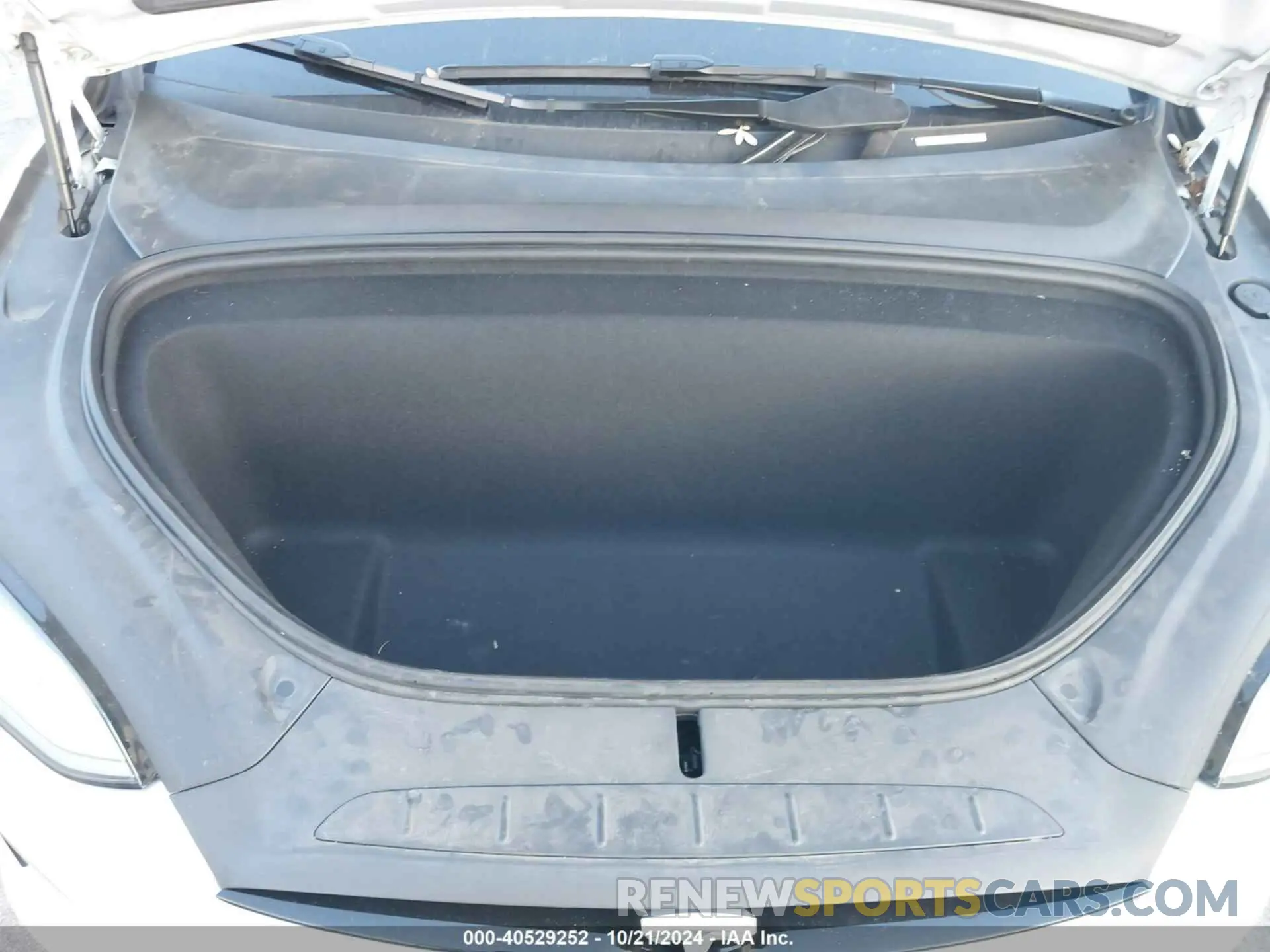 10 Photograph of a damaged car 7SAXCBE56NF344045 TESLA MODEL X 2022
