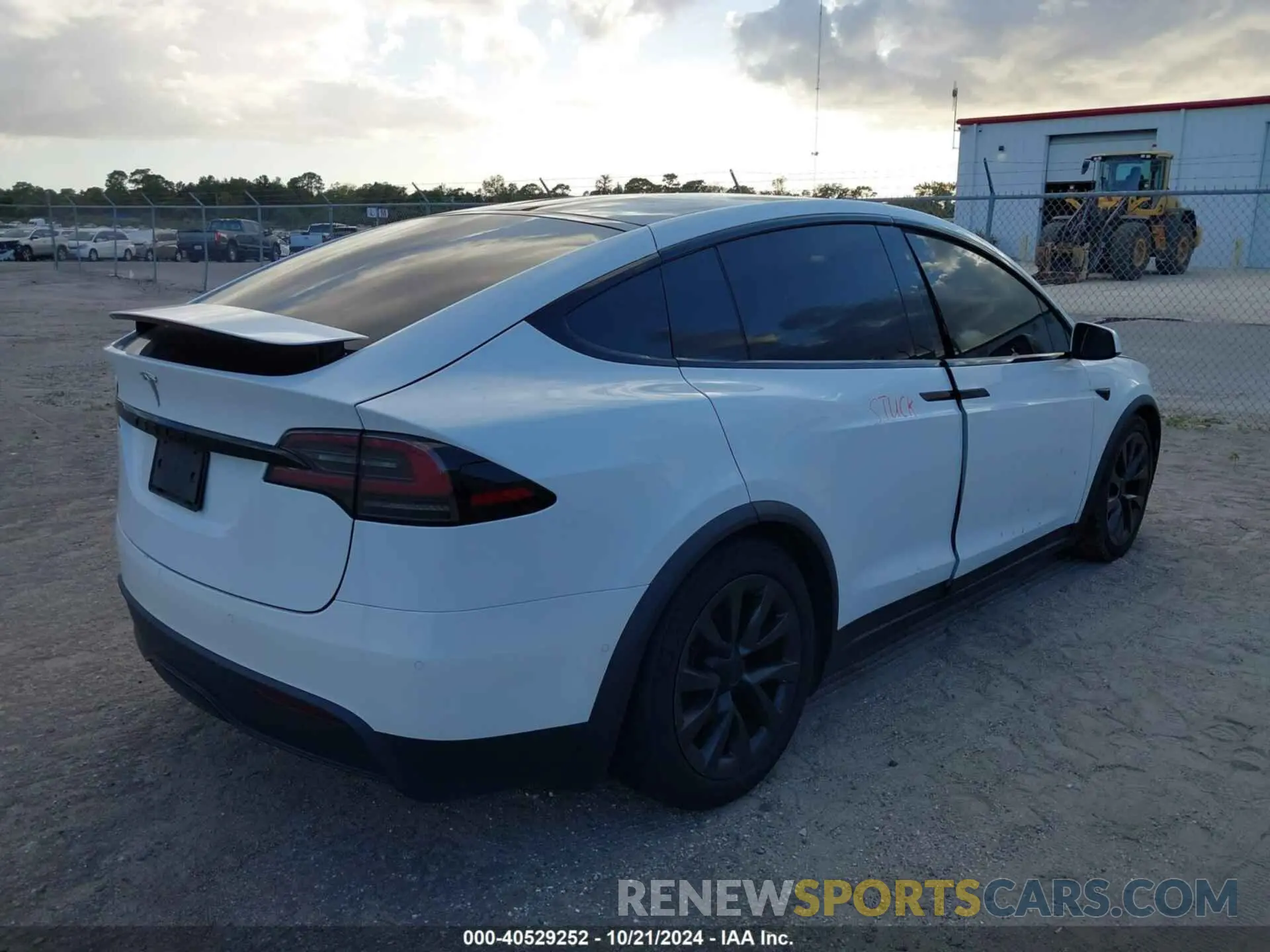 4 Photograph of a damaged car 7SAXCBE56NF344045 TESLA MODEL X 2022