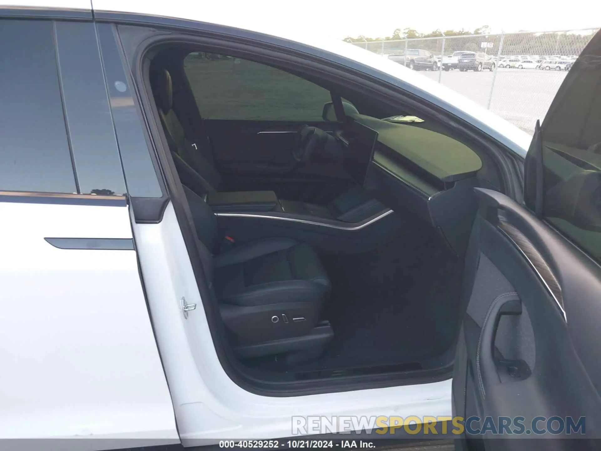 5 Photograph of a damaged car 7SAXCBE56NF344045 TESLA MODEL X 2022