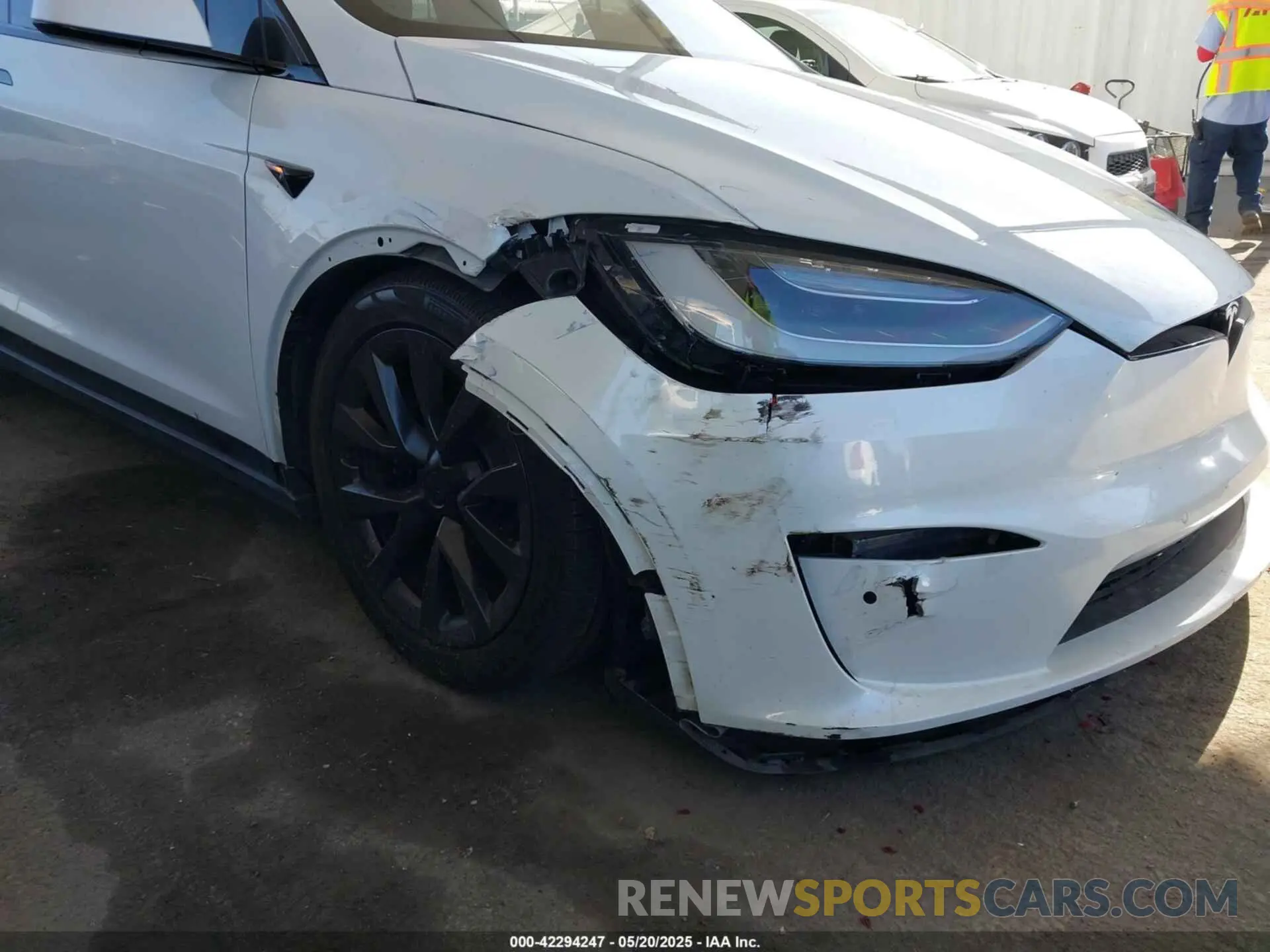 19 Photograph of a damaged car 7SAXCBE57NF337329 TESLA MODEL X 2022