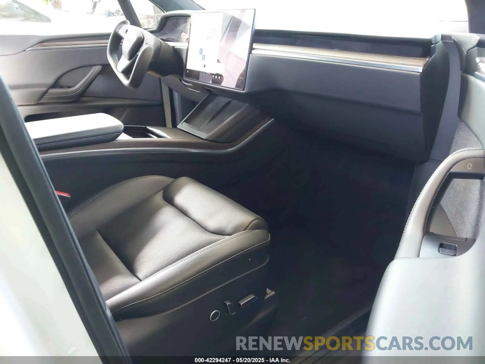 5 Photograph of a damaged car 7SAXCBE57NF337329 TESLA MODEL X 2022